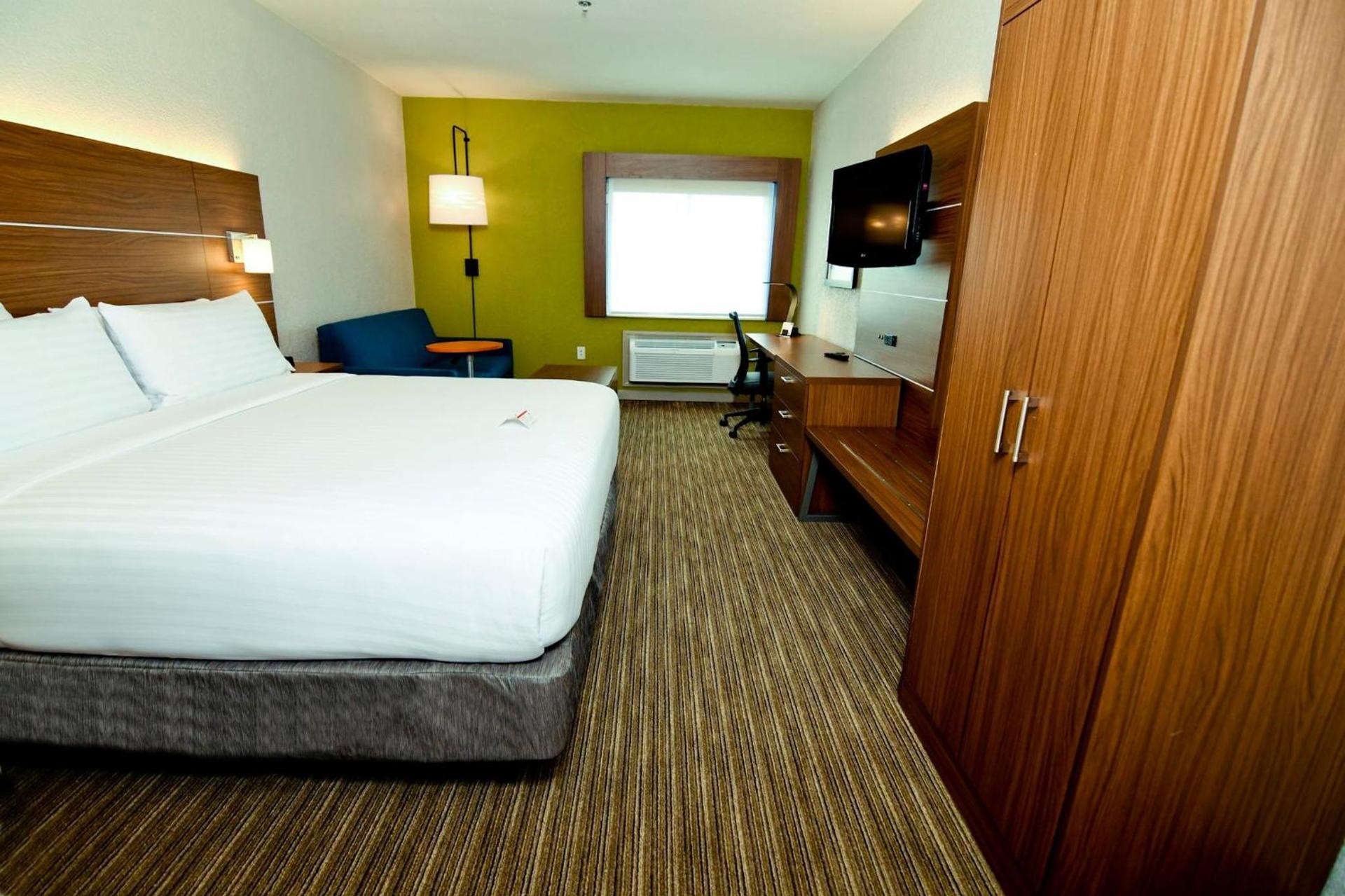 Holiday Inn Express & Suites Greenville Airport i85 by IHG photo 79
