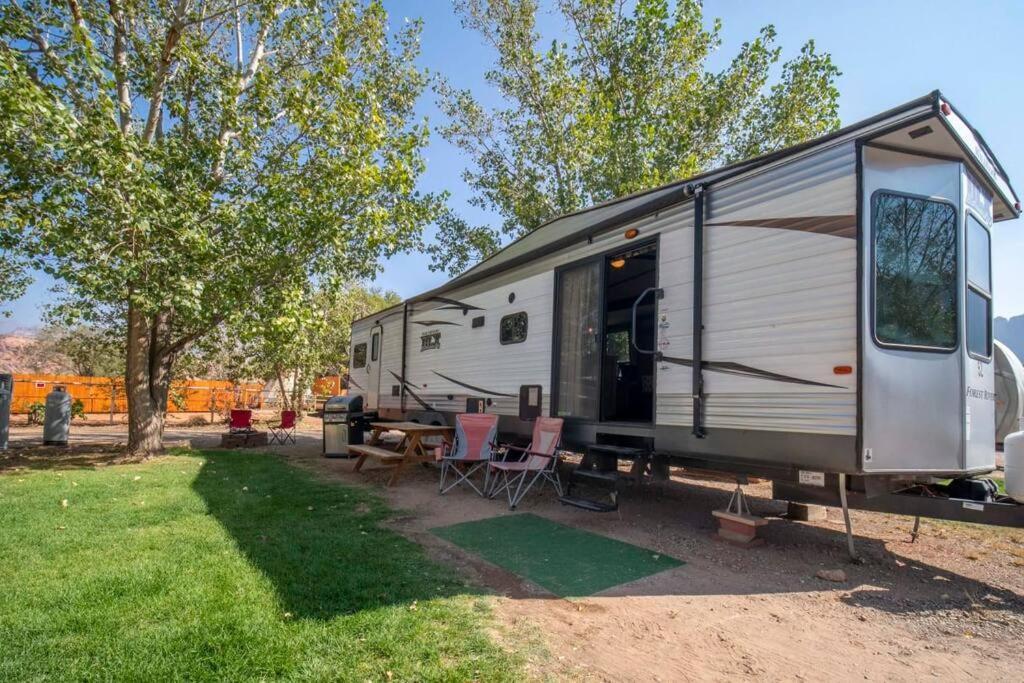 Moab RV Resort Glamping Large RV Setup OK63 photo 12