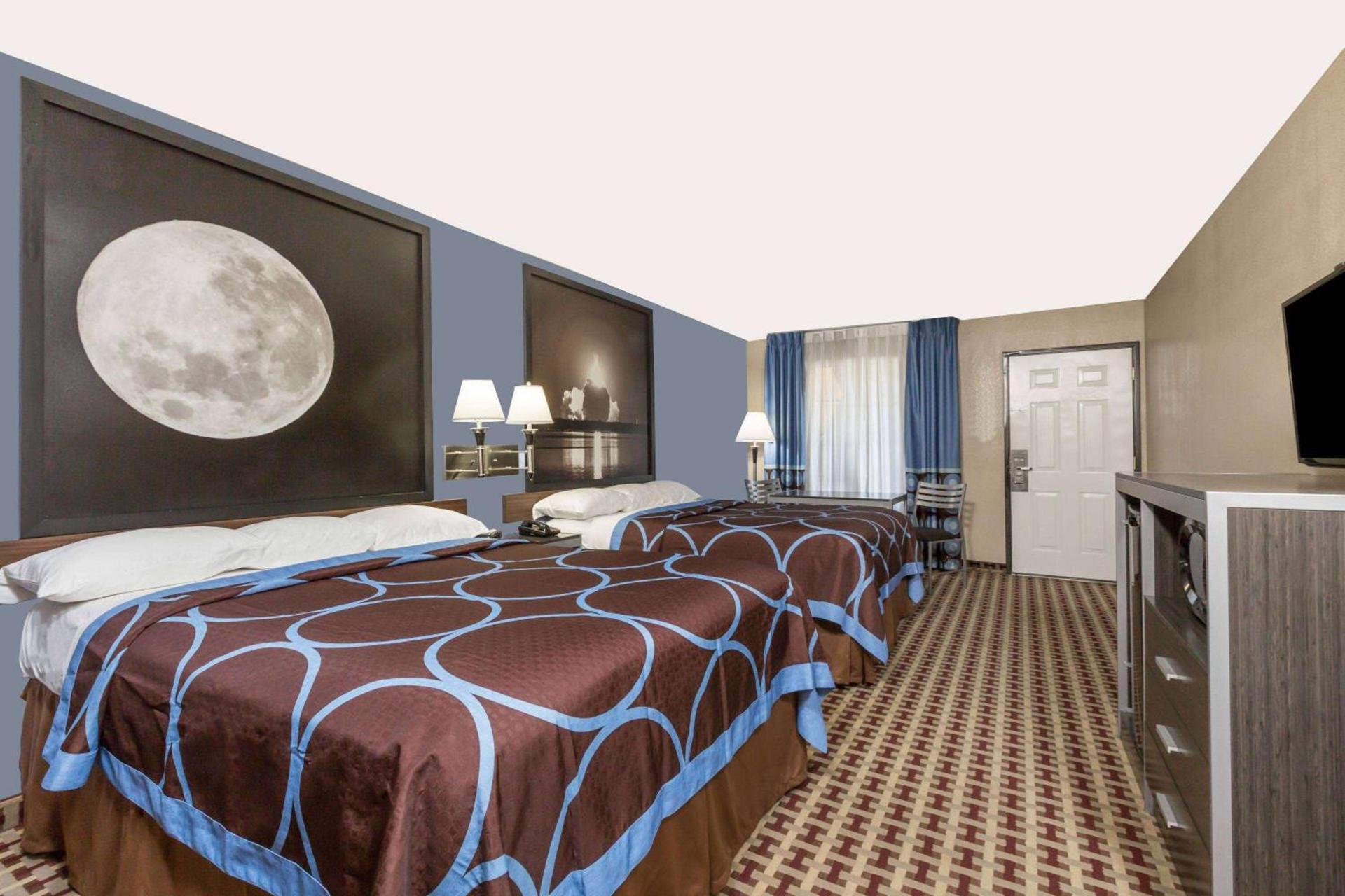 Super 8 by Wyndham Houston Webster NASA photo 8