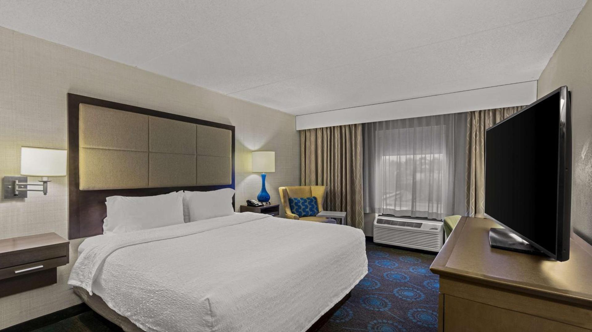 Hampton Inn Bloomington photo 35