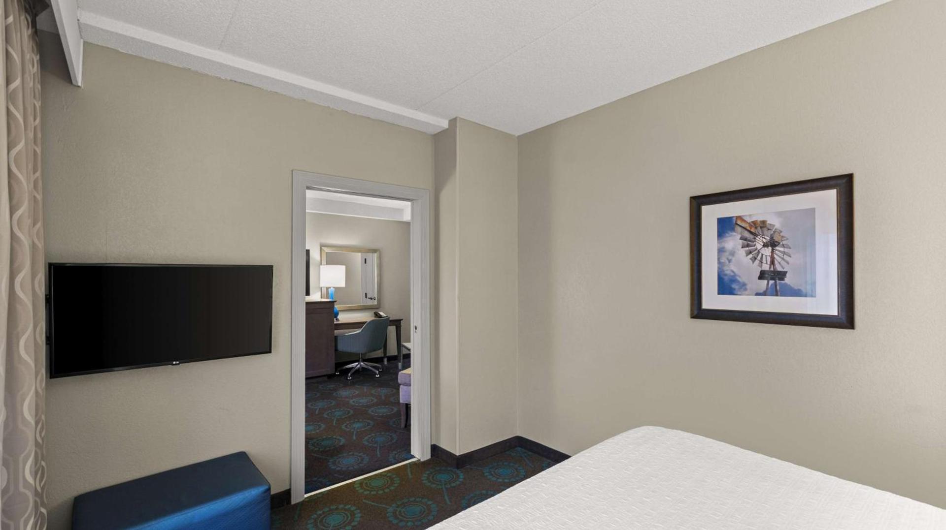 Hampton Inn Bloomington photo 52