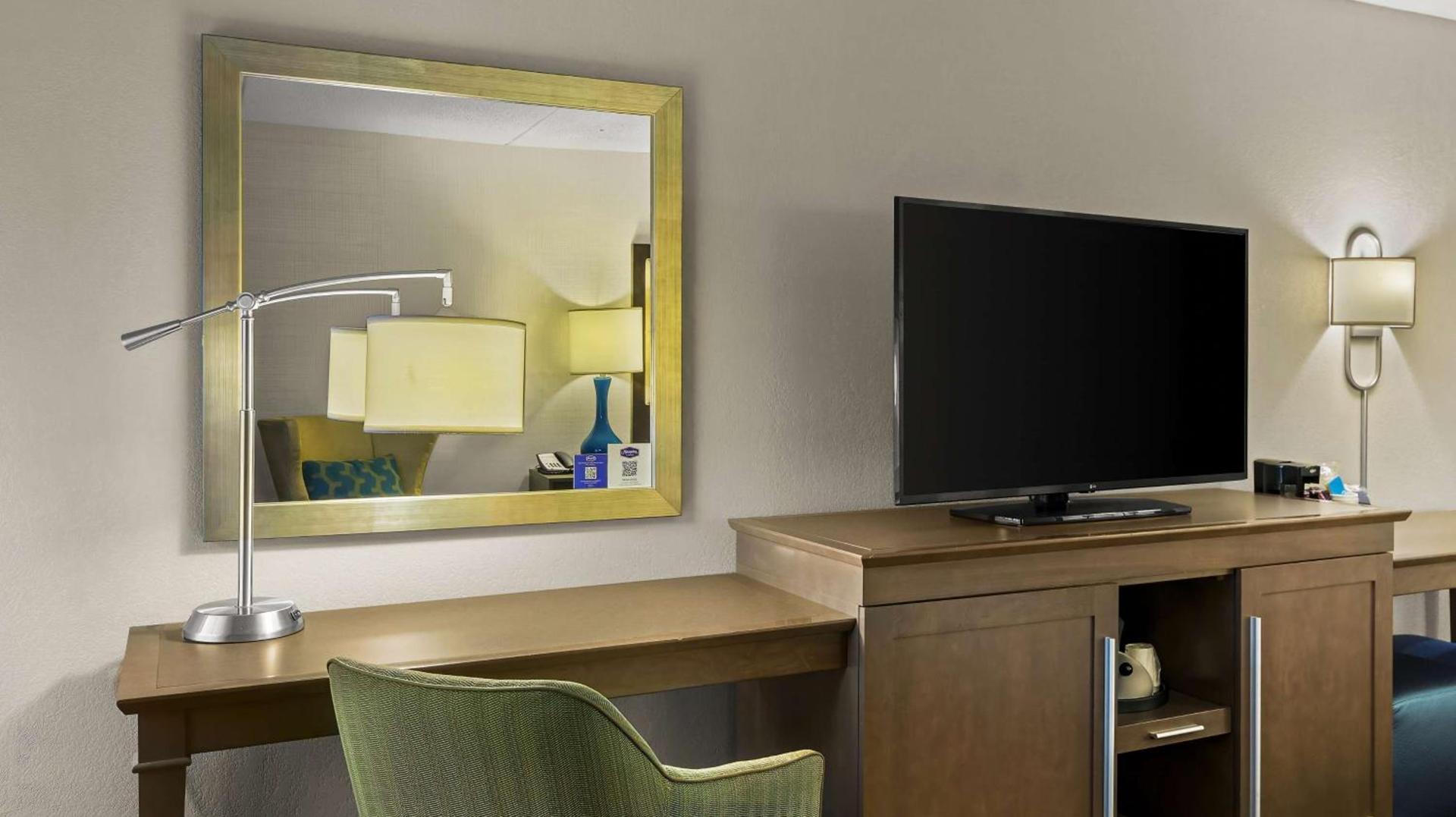Hampton Inn Bloomington photo 55