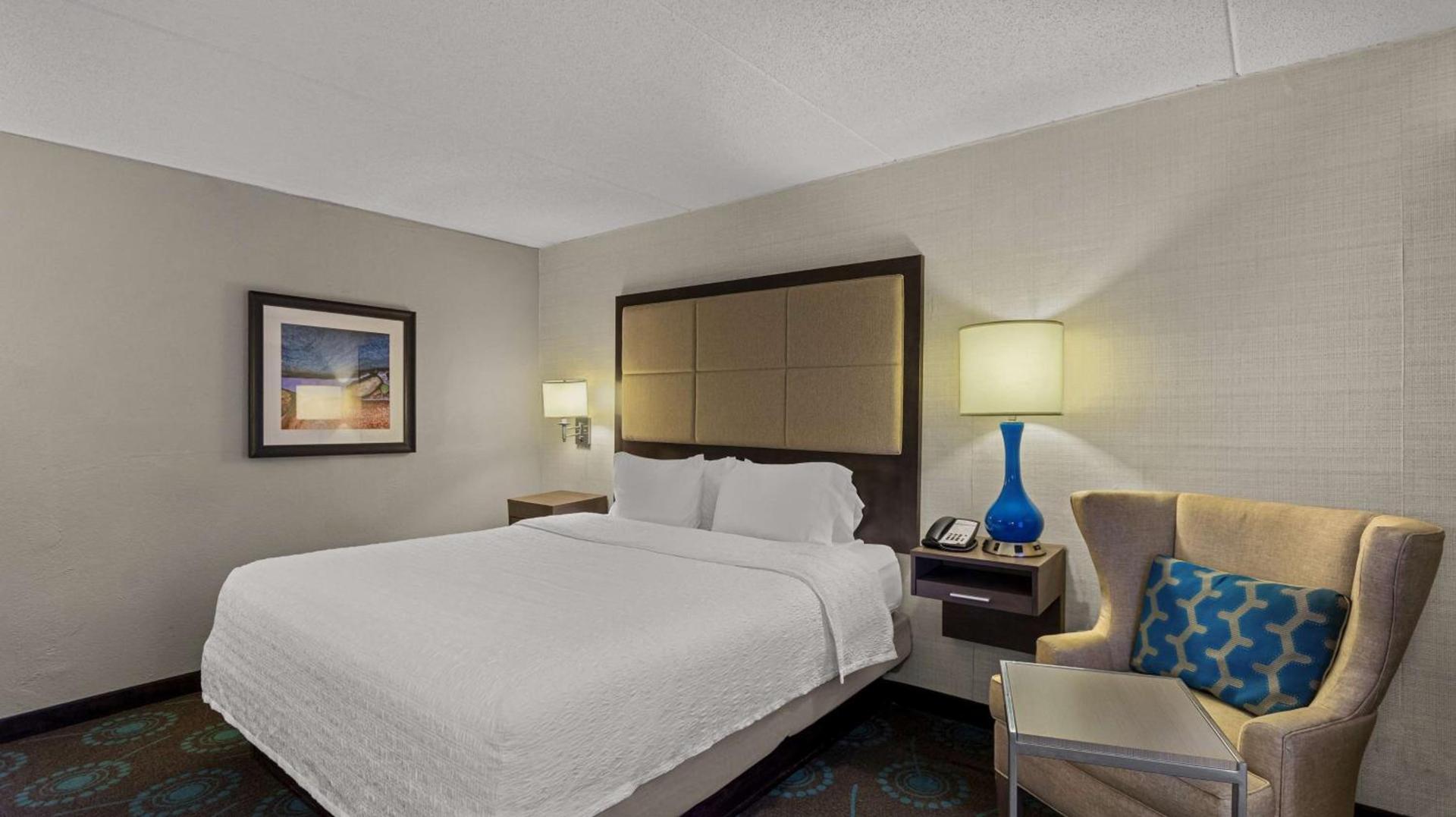 Hampton Inn Bloomington photo 2