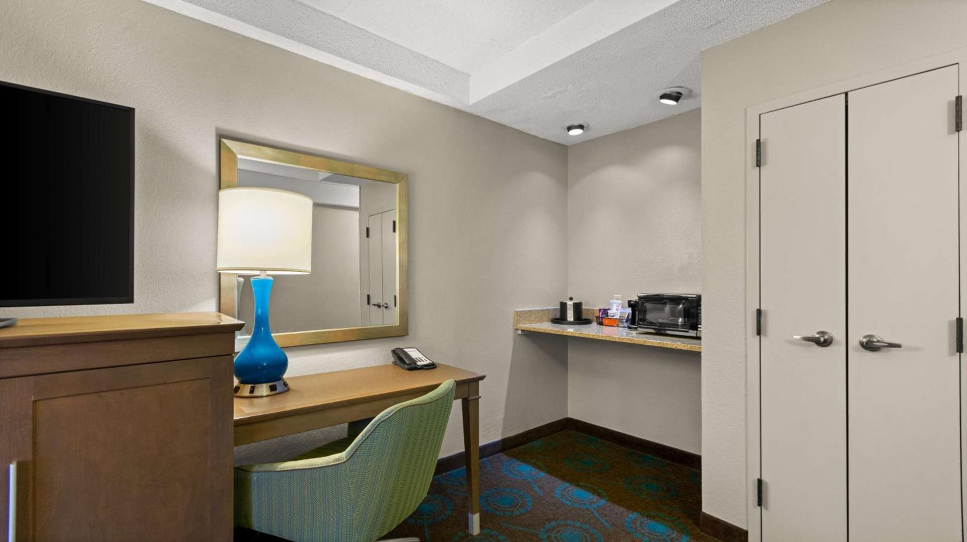 Hampton Inn Bloomington photo 5