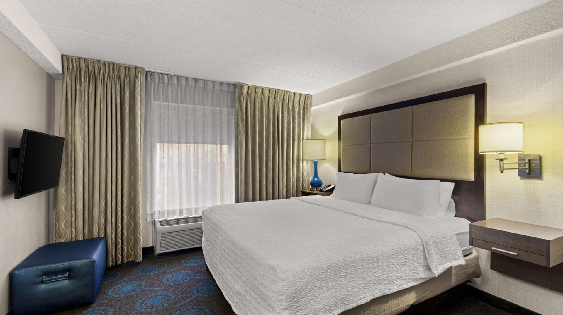 Hampton Inn Bloomington photo 7