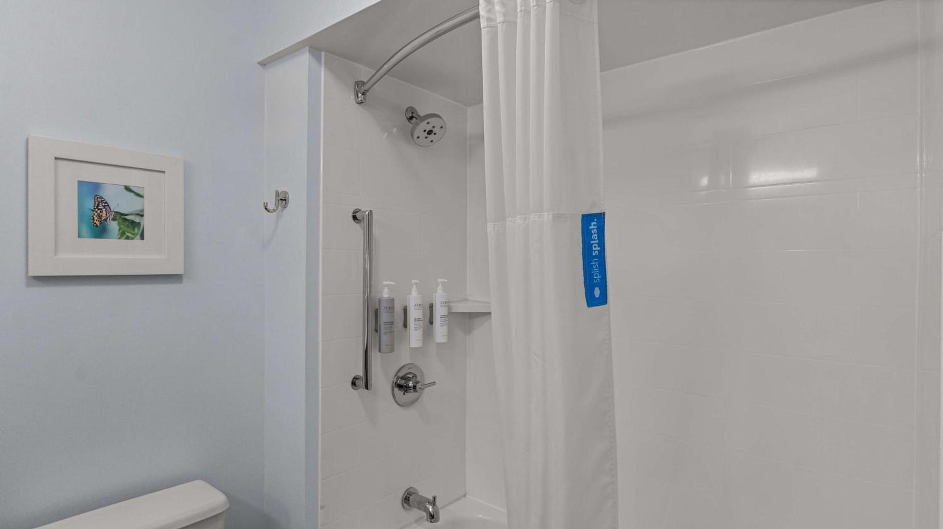 Hampton Inn Bloomington photo 10