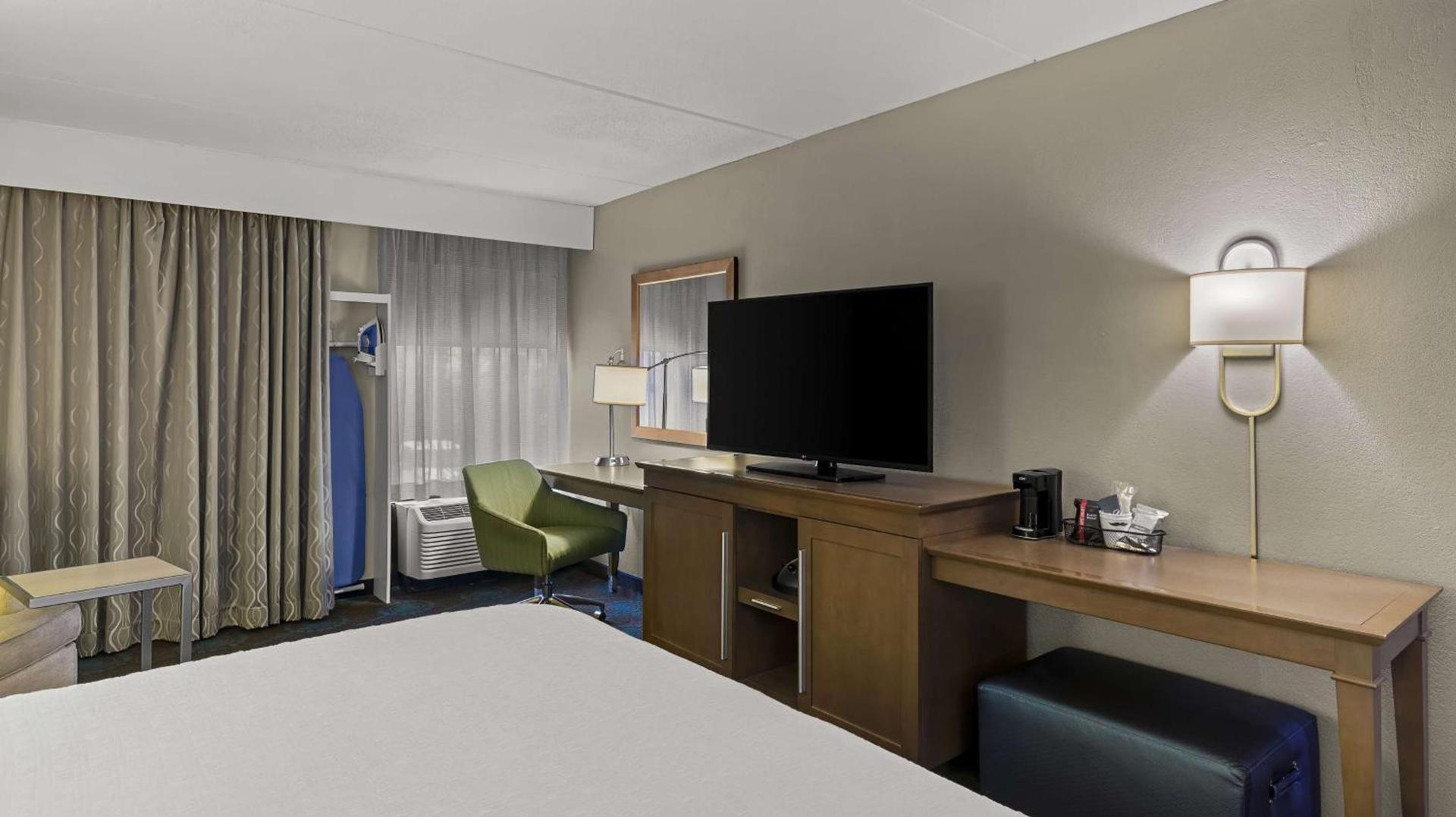 Hampton Inn Bloomington photo 11