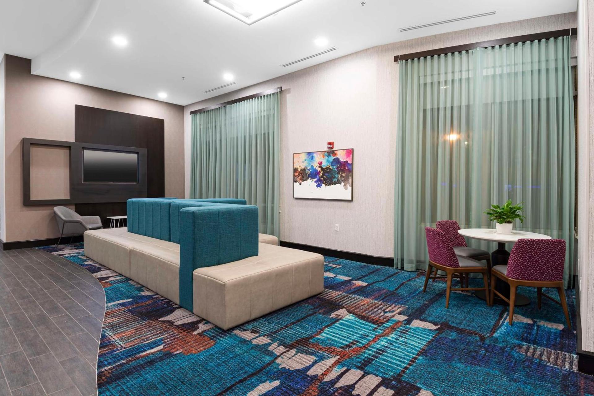 Hampton Inn & Suites - Raleigh Downtown photo 39
