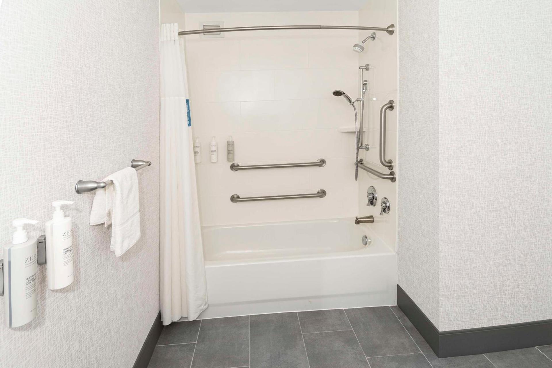 Hampton Inn & Suites - Raleigh Downtown photo 82