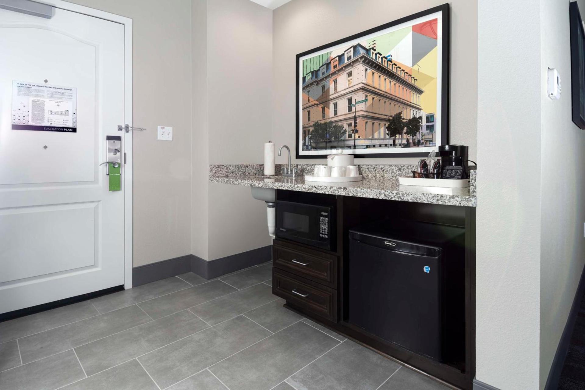 Hampton Inn & Suites - Raleigh Downtown photo 33