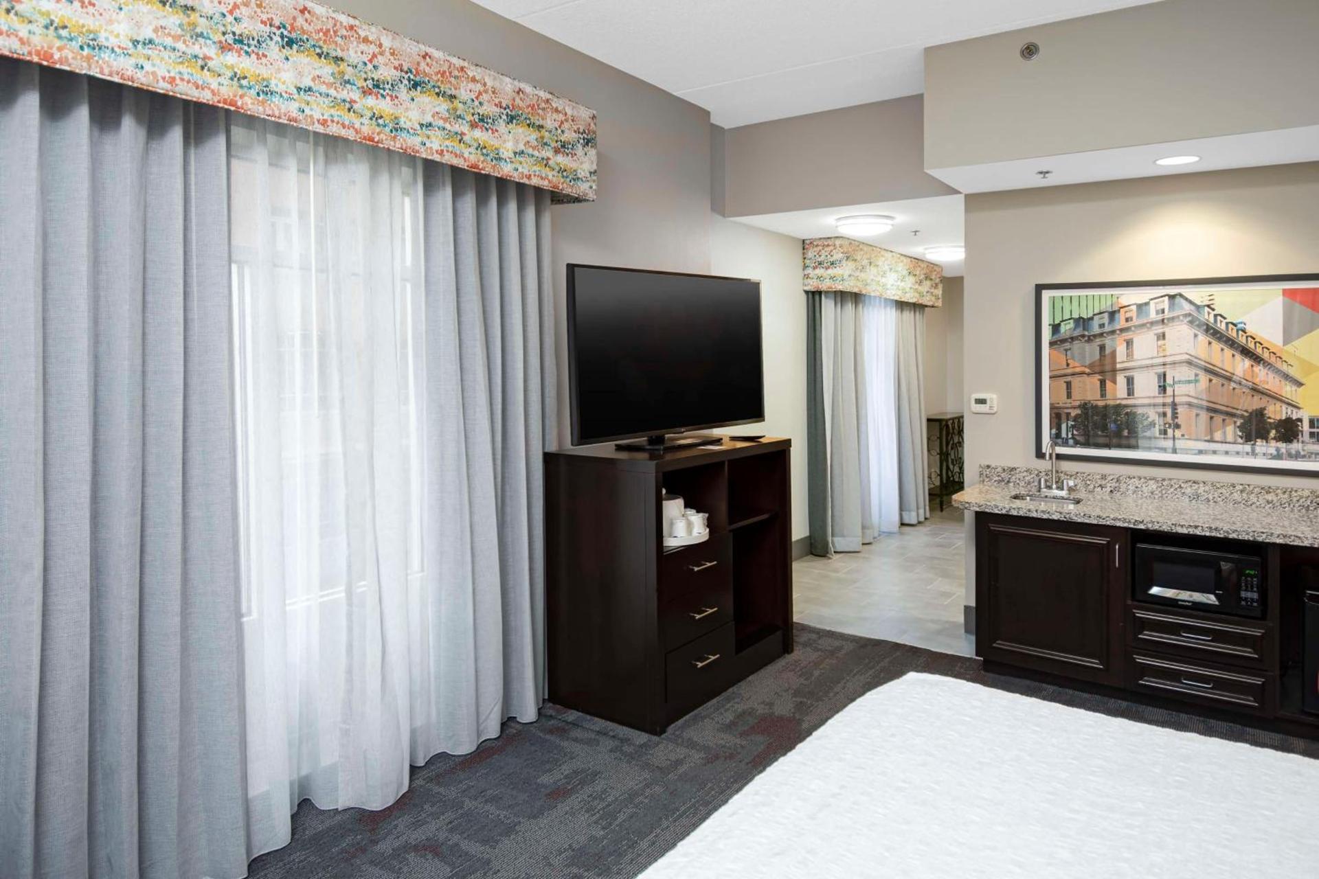Hampton Inn & Suites - Raleigh Downtown photo 72