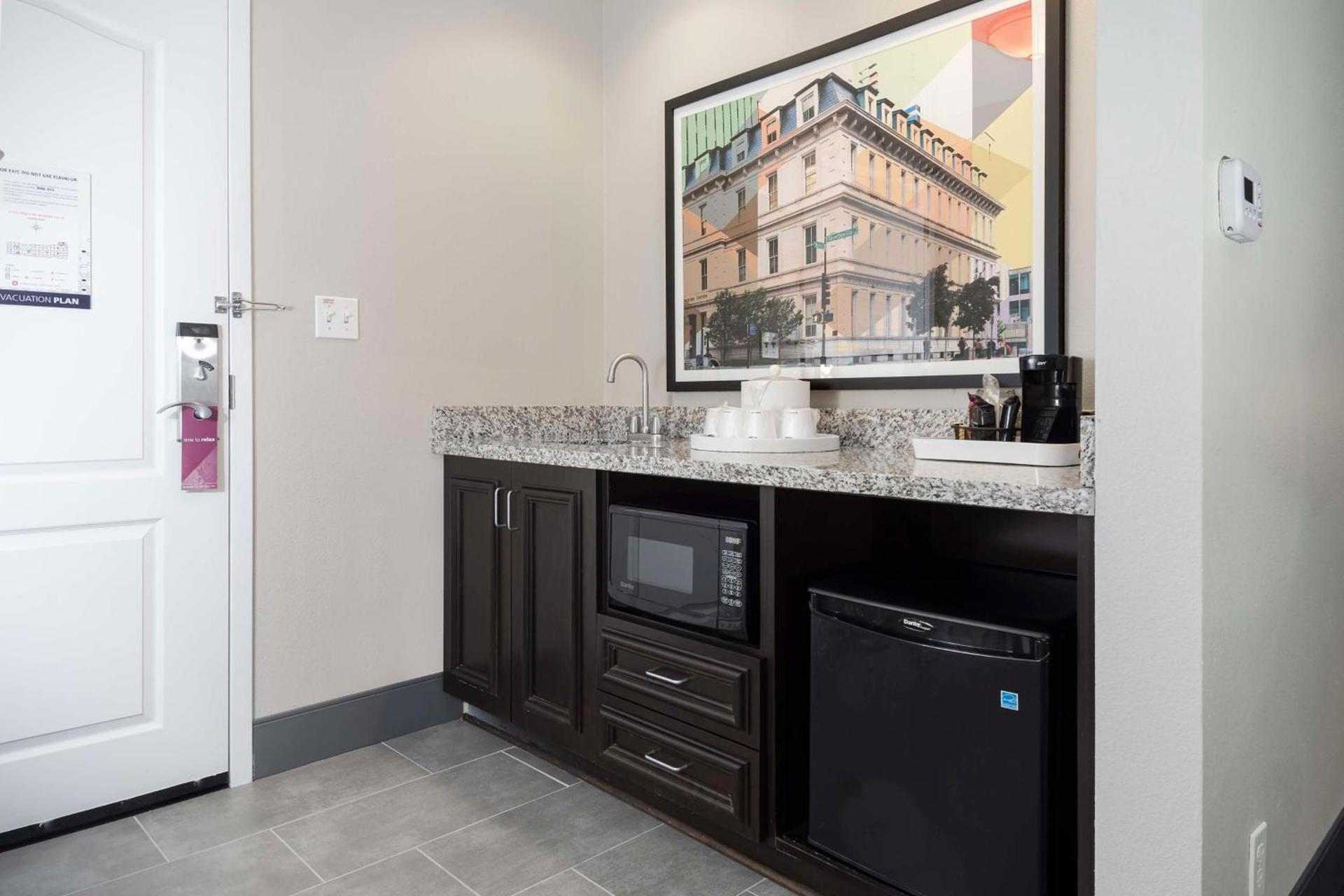 Hampton Inn & Suites - Raleigh Downtown photo 97