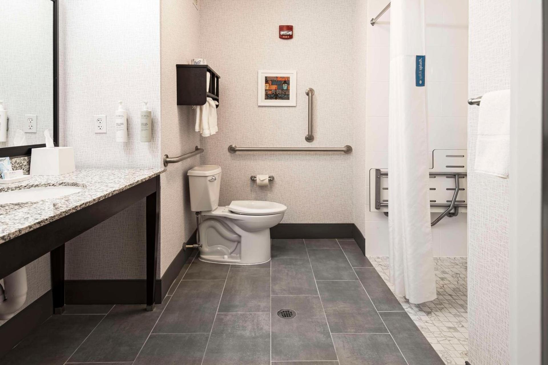 Hampton Inn & Suites - Raleigh Downtown photo 89