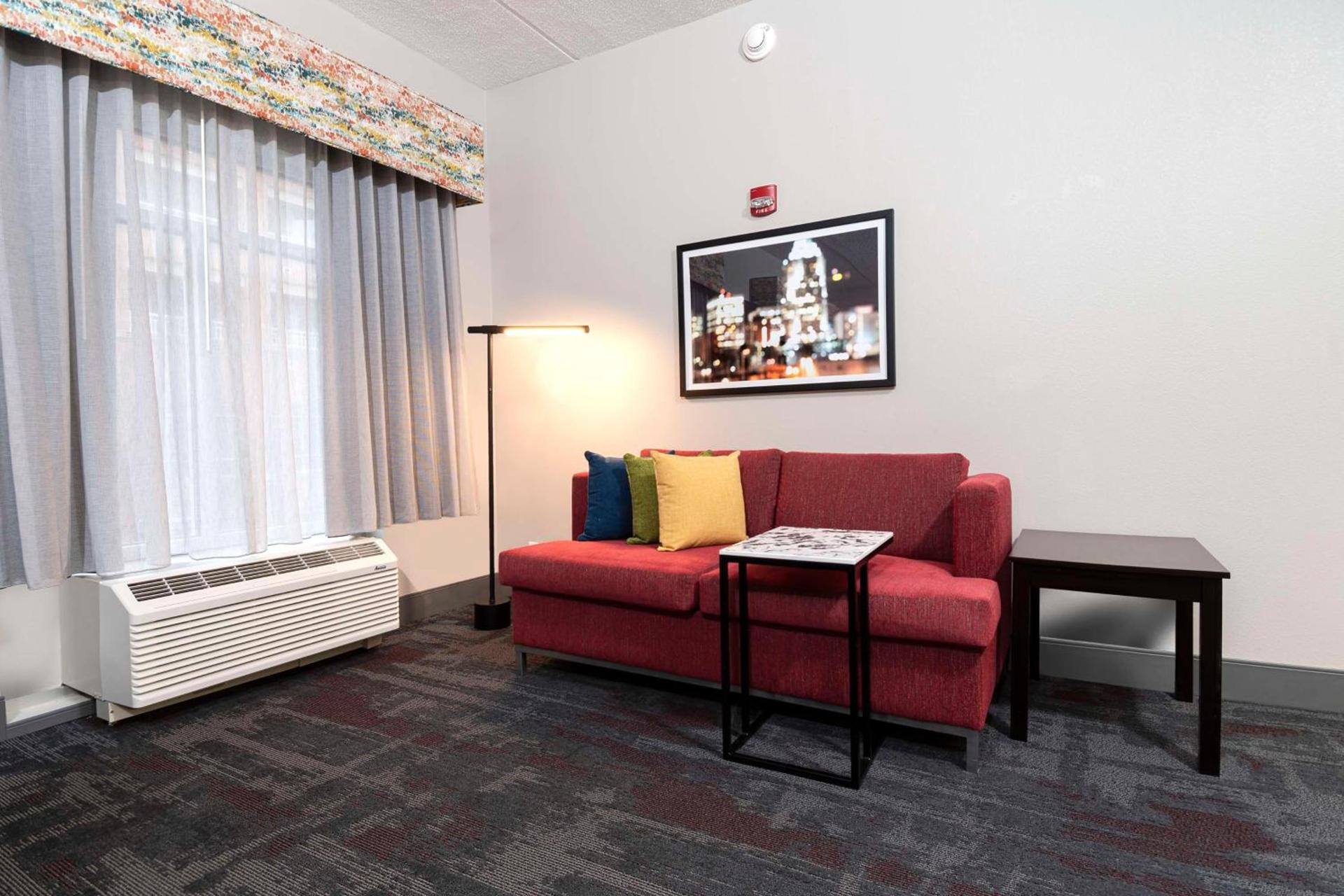 Hampton Inn & Suites - Raleigh Downtown photo 37