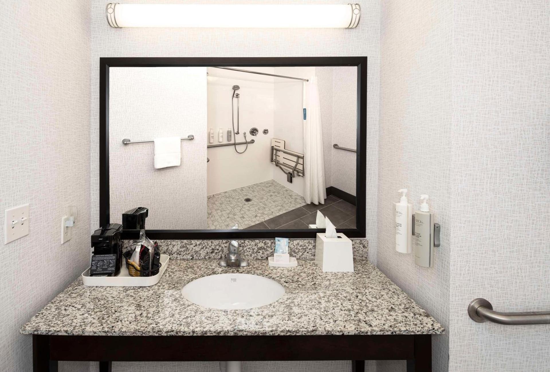 Hampton Inn & Suites - Raleigh Downtown photo 46