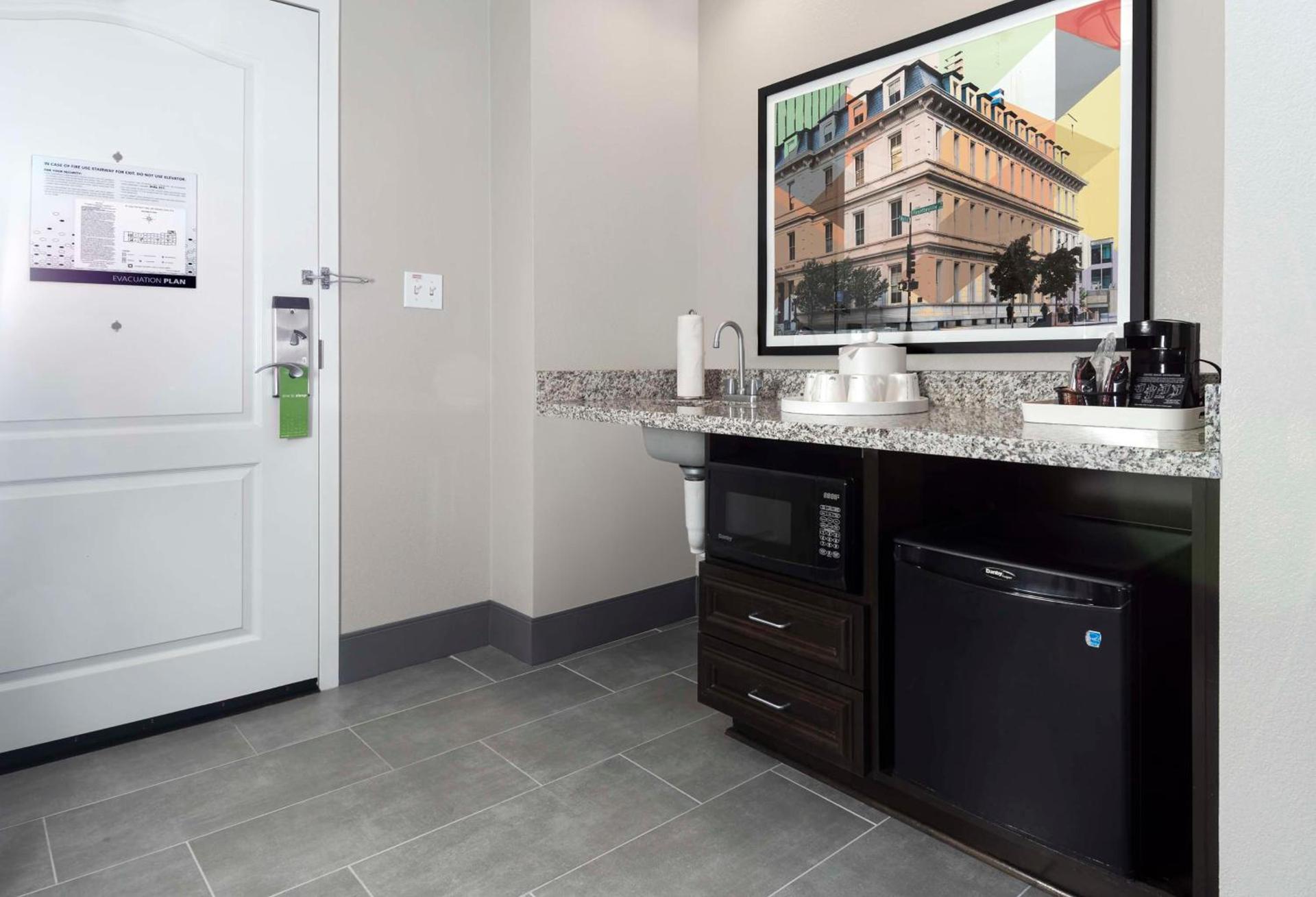 Hampton Inn & Suites - Raleigh Downtown photo 15