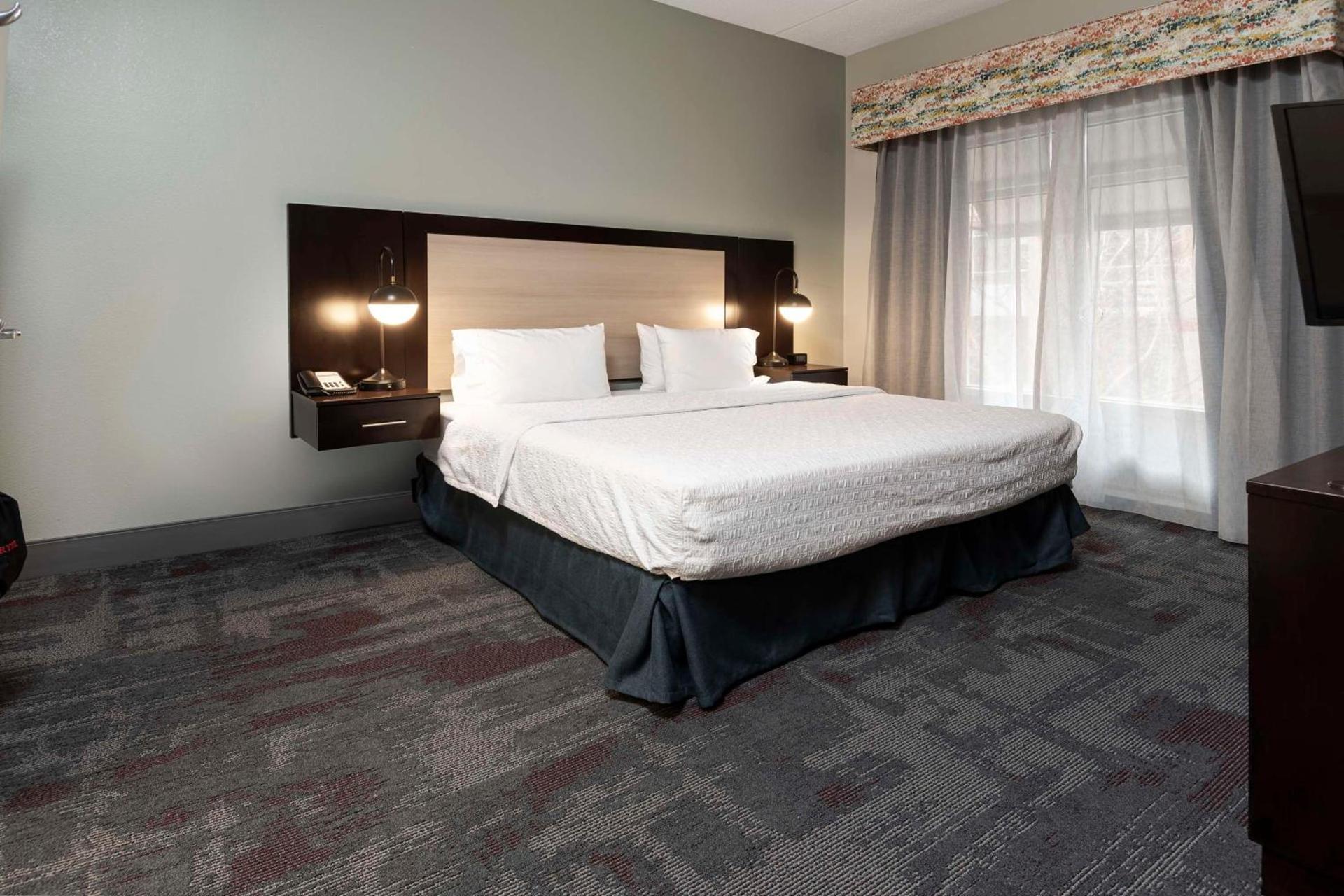 Hampton Inn & Suites - Raleigh Downtown photo 12