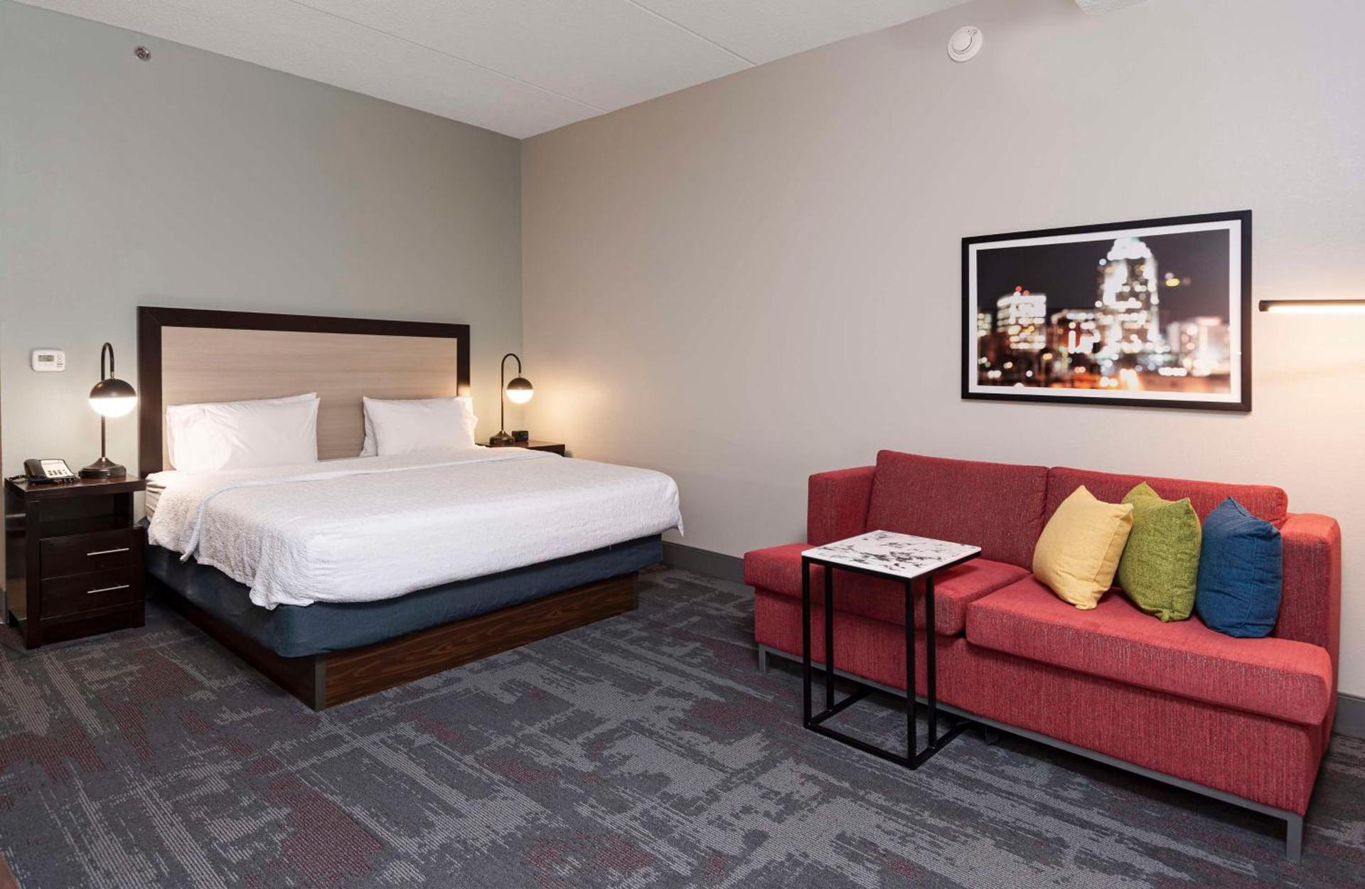 Hampton Inn & Suites - Raleigh Downtown photo 10