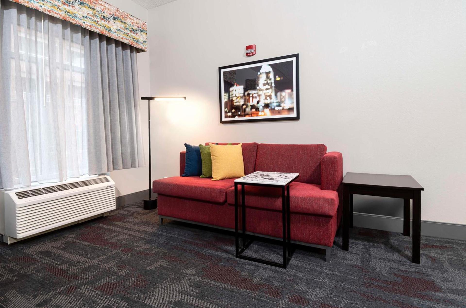 Hampton Inn & Suites - Raleigh Downtown photo 84