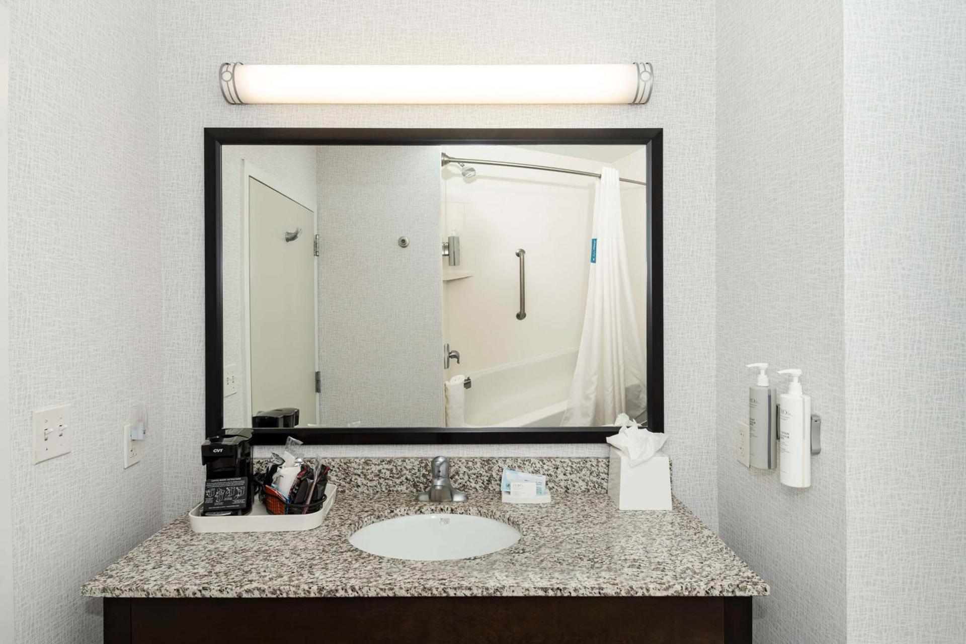 Hampton Inn & Suites - Raleigh Downtown photo 16