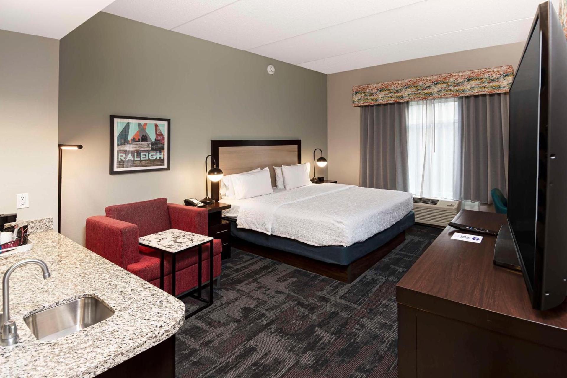 Hampton Inn & Suites - Raleigh Downtown photo 70