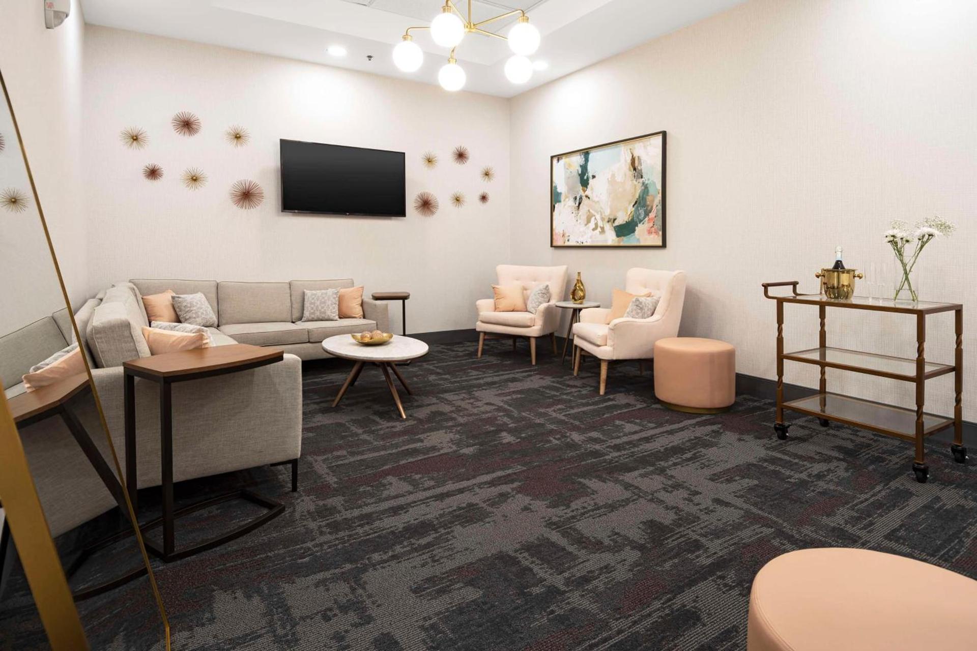 Hampton Inn & Suites - Raleigh Downtown photo 31