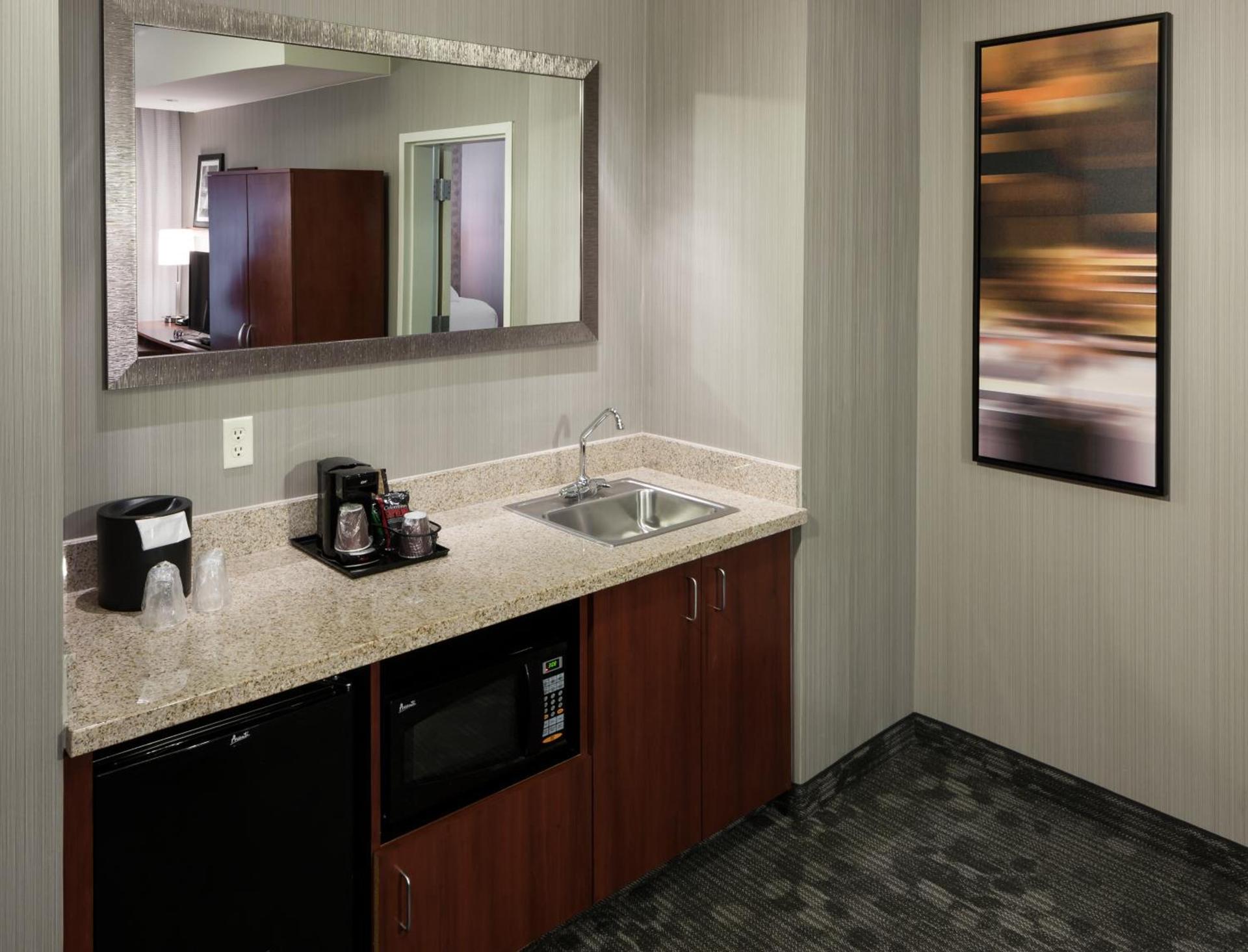 Courtyard by Marriott Santa Clarita Valencia photo 2