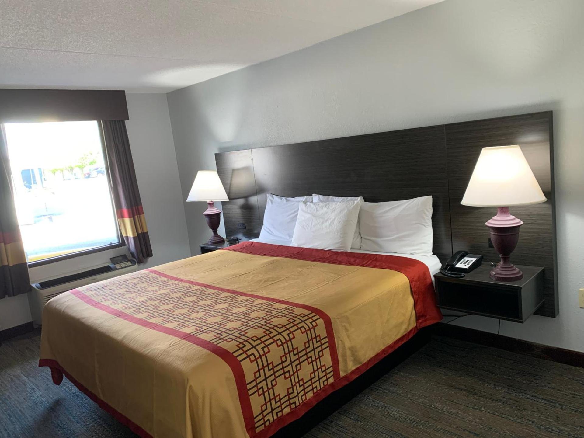 Pigeon Forge Parkway Inn photo 54