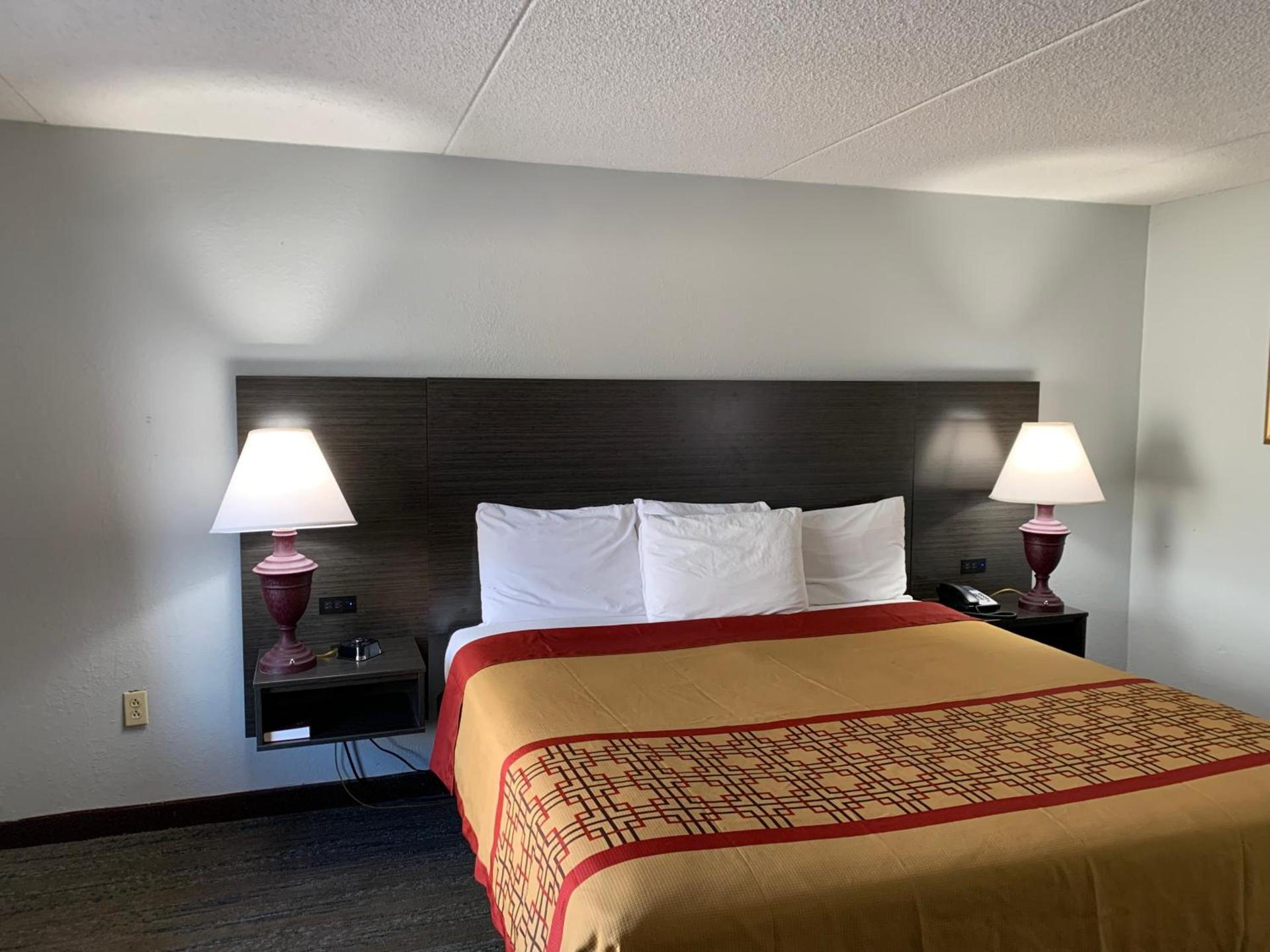 Pigeon Forge Parkway Inn photo 55