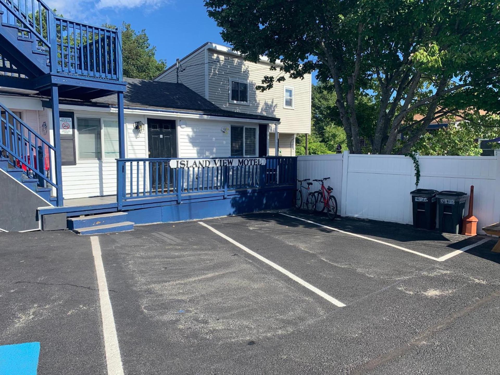 Island View Motel photo 10