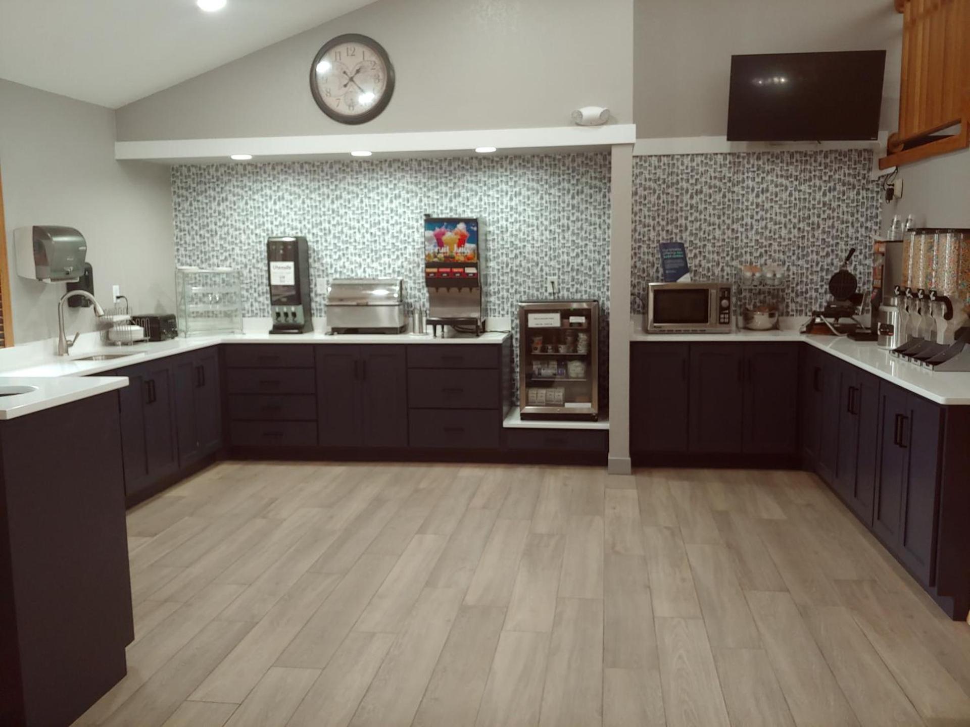 AmericInn by Wyndham Dickinson photo 2