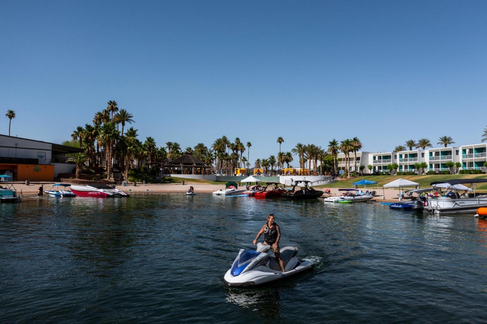 The Nautical Beachfront Resort photo 46