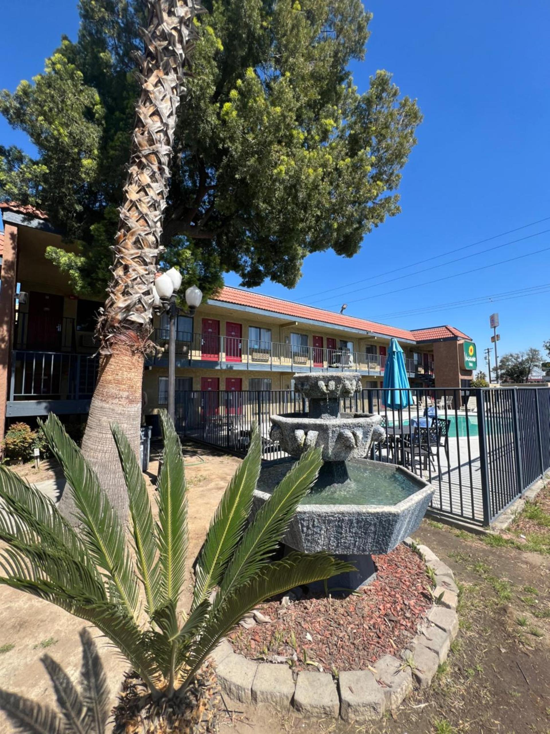 Fresno Inn photo 2