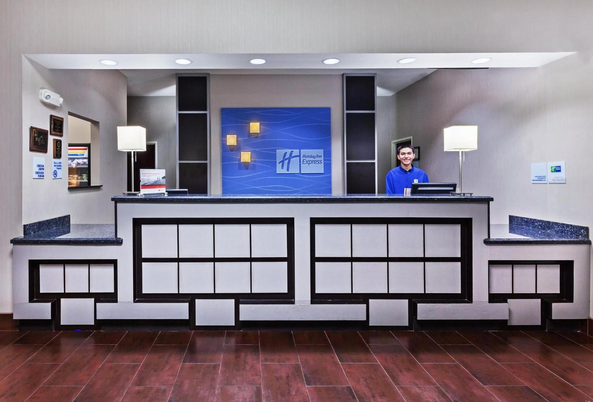 Holiday Inn Express & Suites Cleveland by IHG photo 10