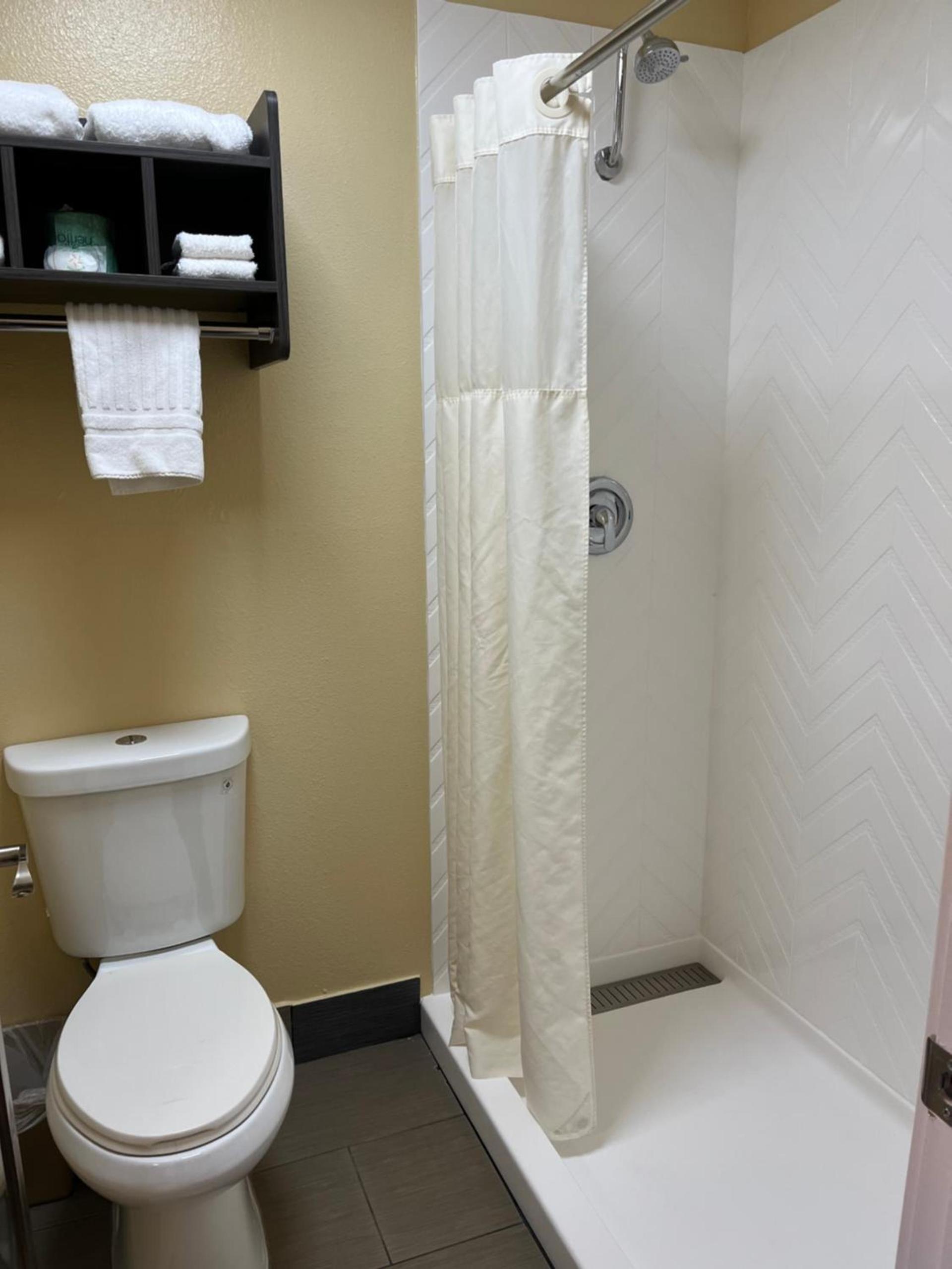 Quality Inn Klamath Falls - Crater Lake Gateway photo 8