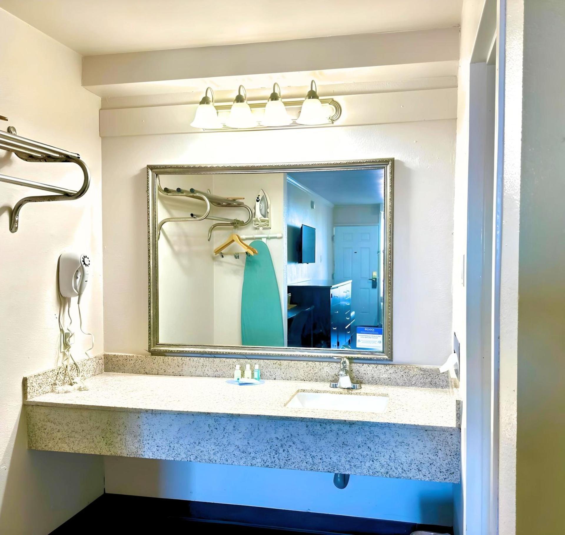 Quality Inn Fort Worth - Downtown East photo 19