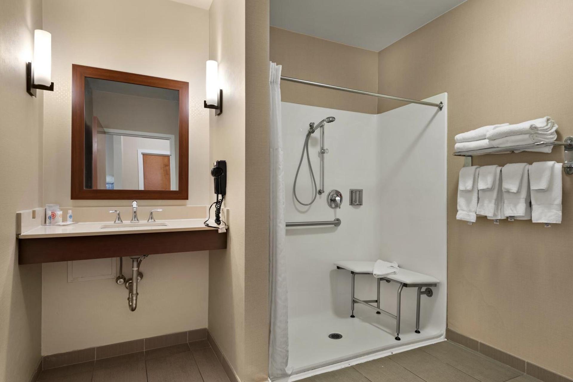 Comfort Suites Hummelstown - Hershey photo 39