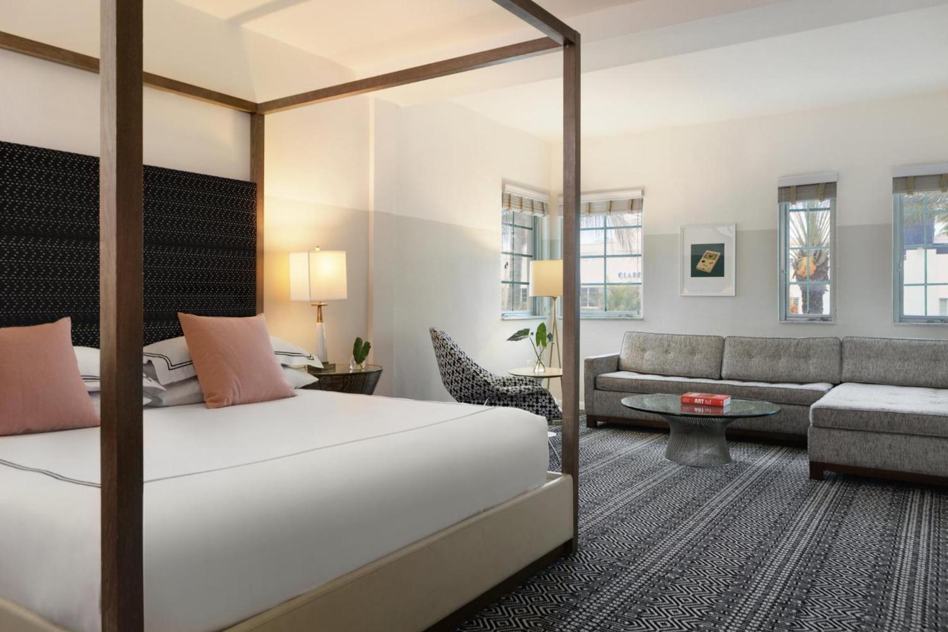 Kimpton Surfcomber Hotel by IHG photo 67