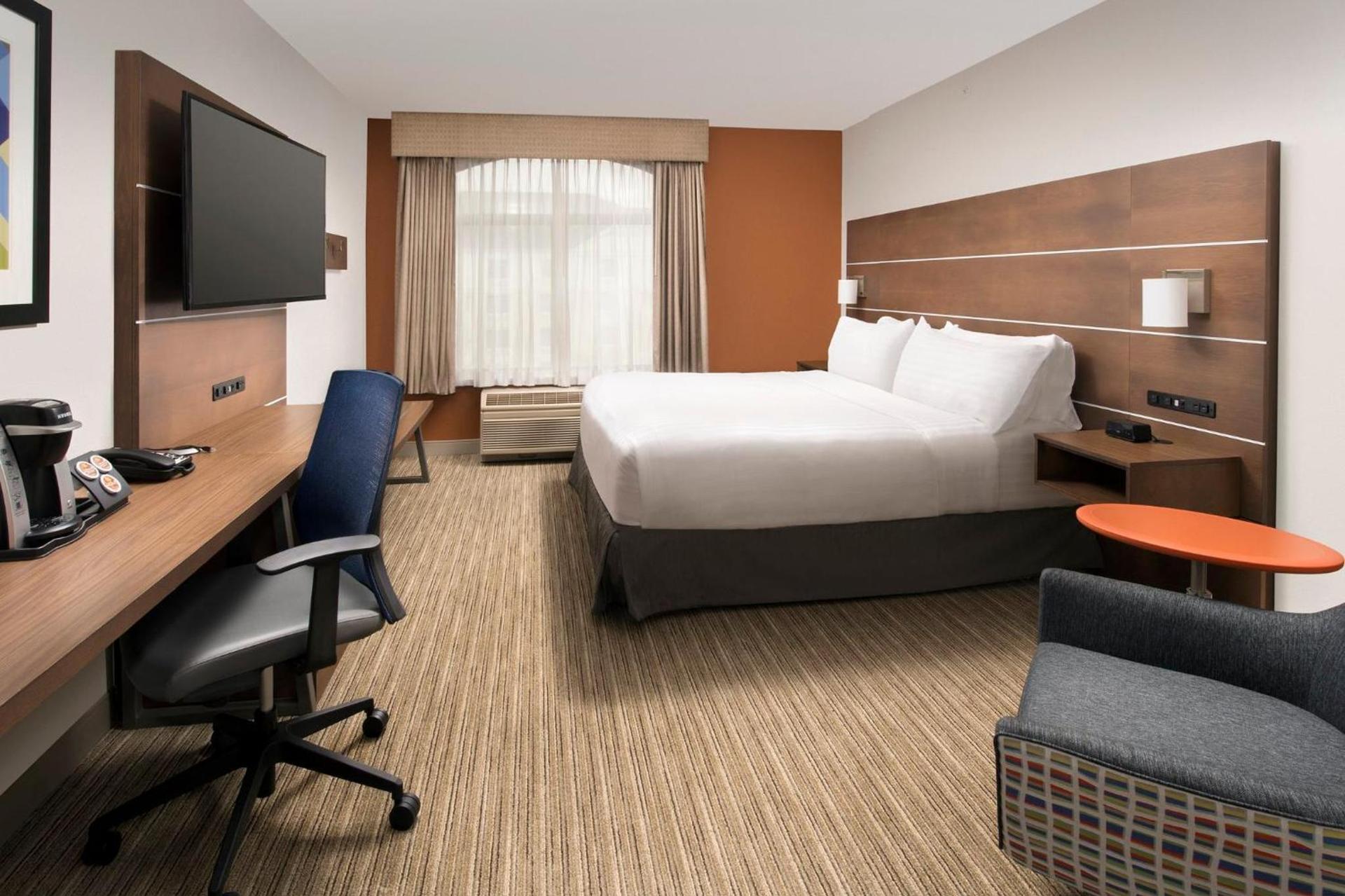 Holiday Inn Express & Suites Baltimore - BWI Airport North by IHG photo 30