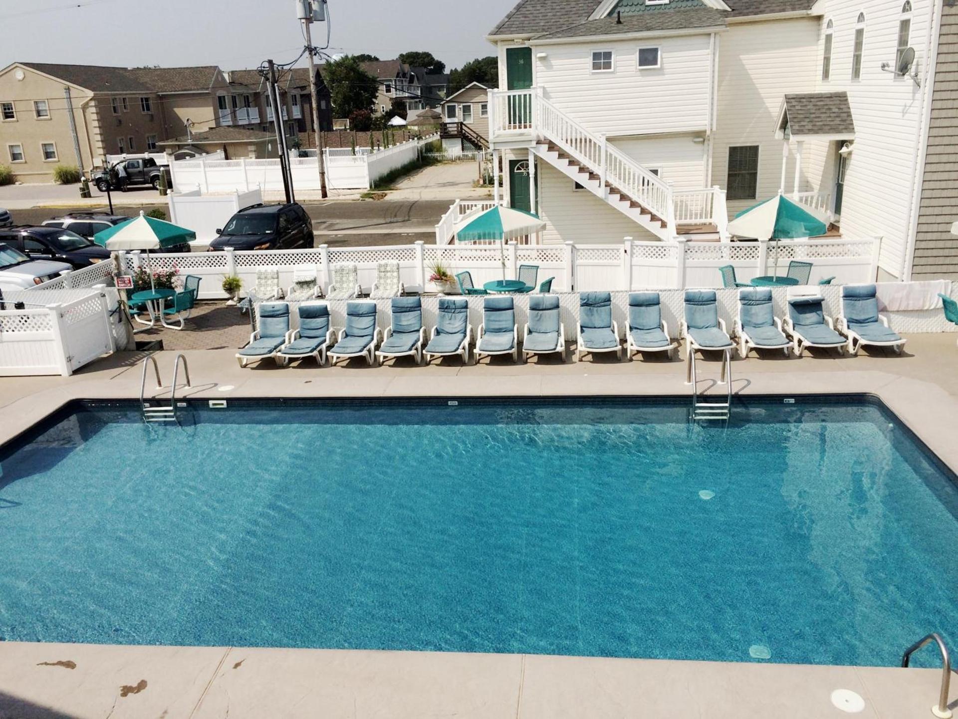 Sand Pebble Motor Lodge photo 7