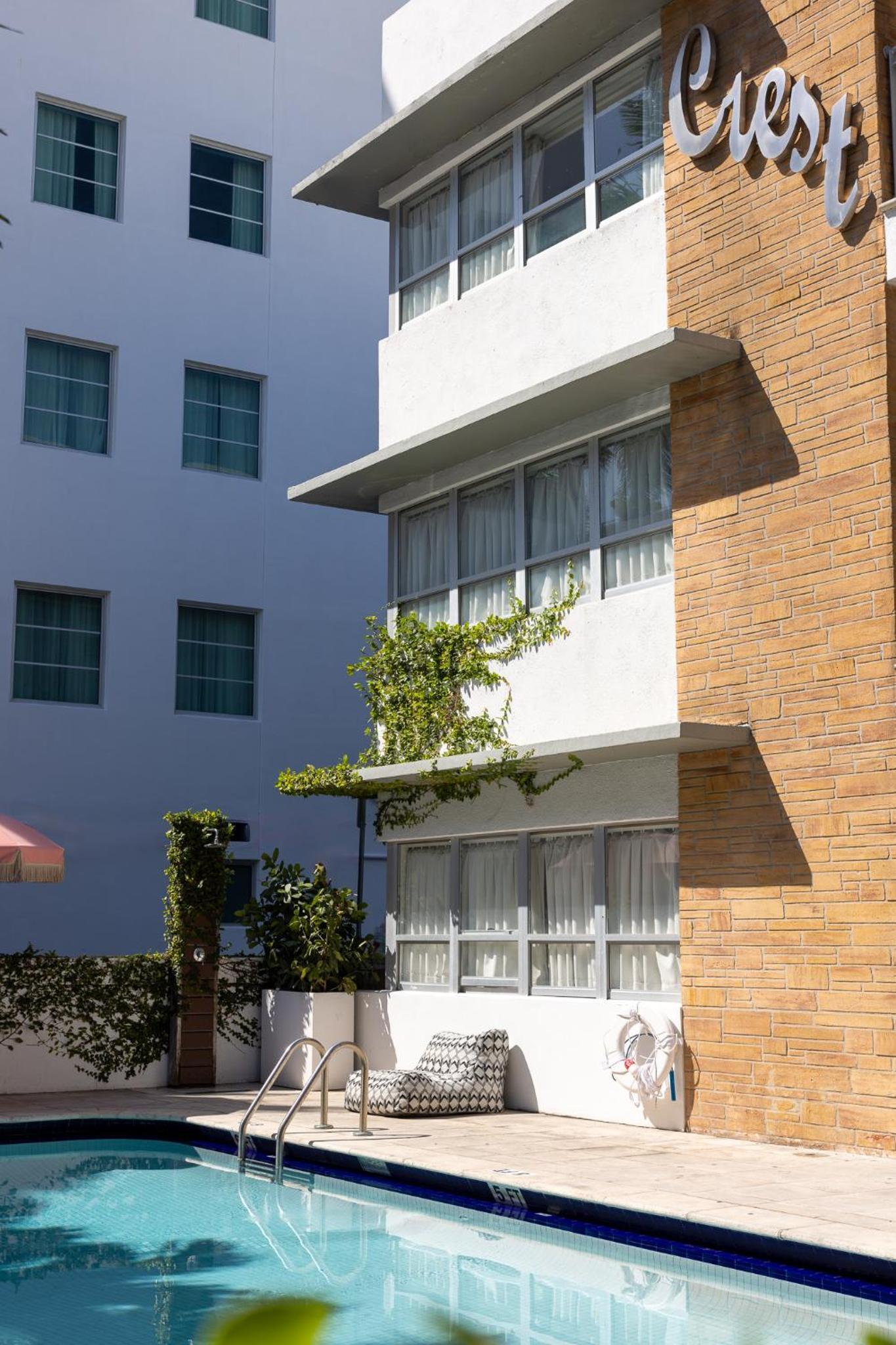 Crest Hotel Suites photo 4