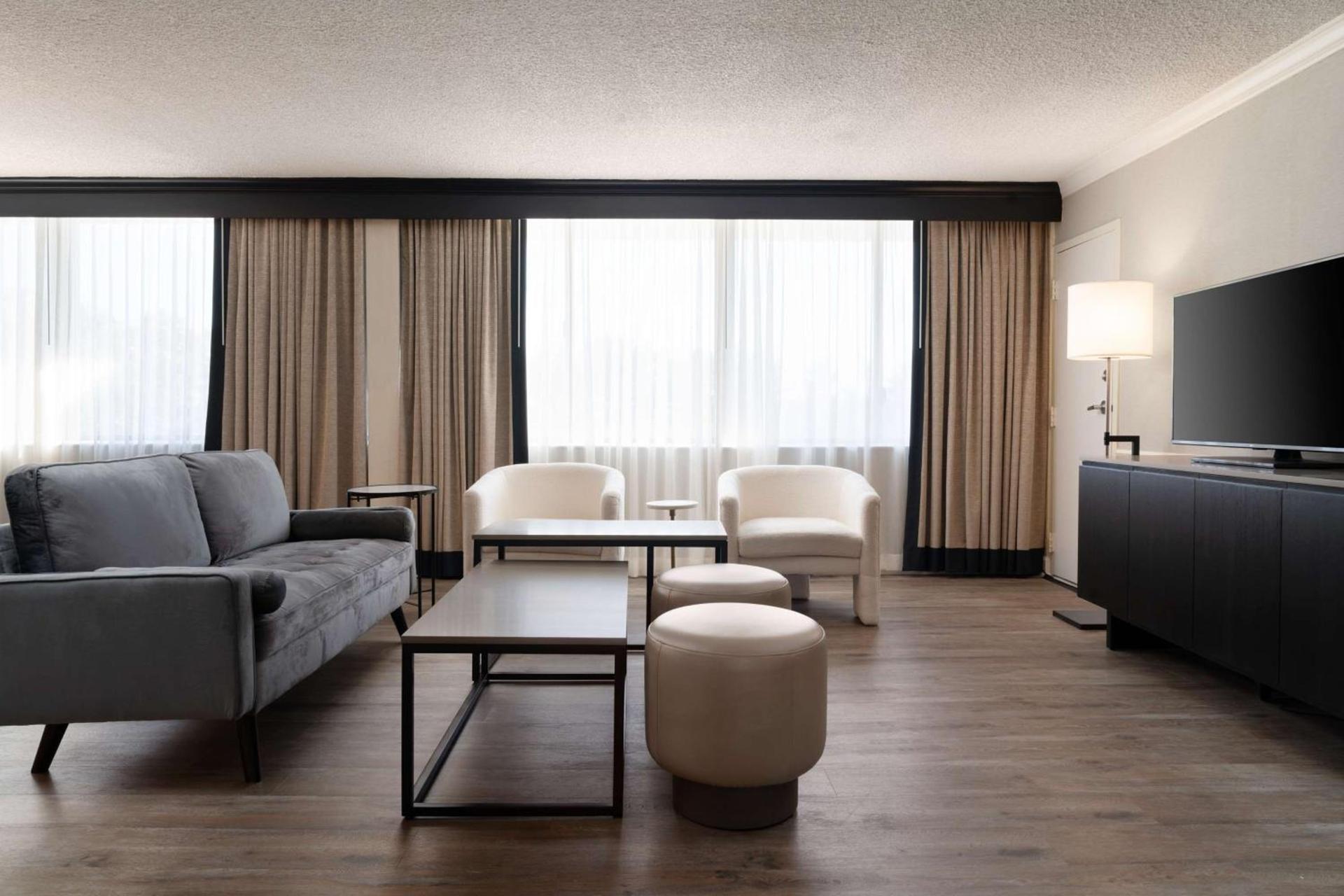 DoubleTree By Hilton Baltimore North Pikesville photo 32