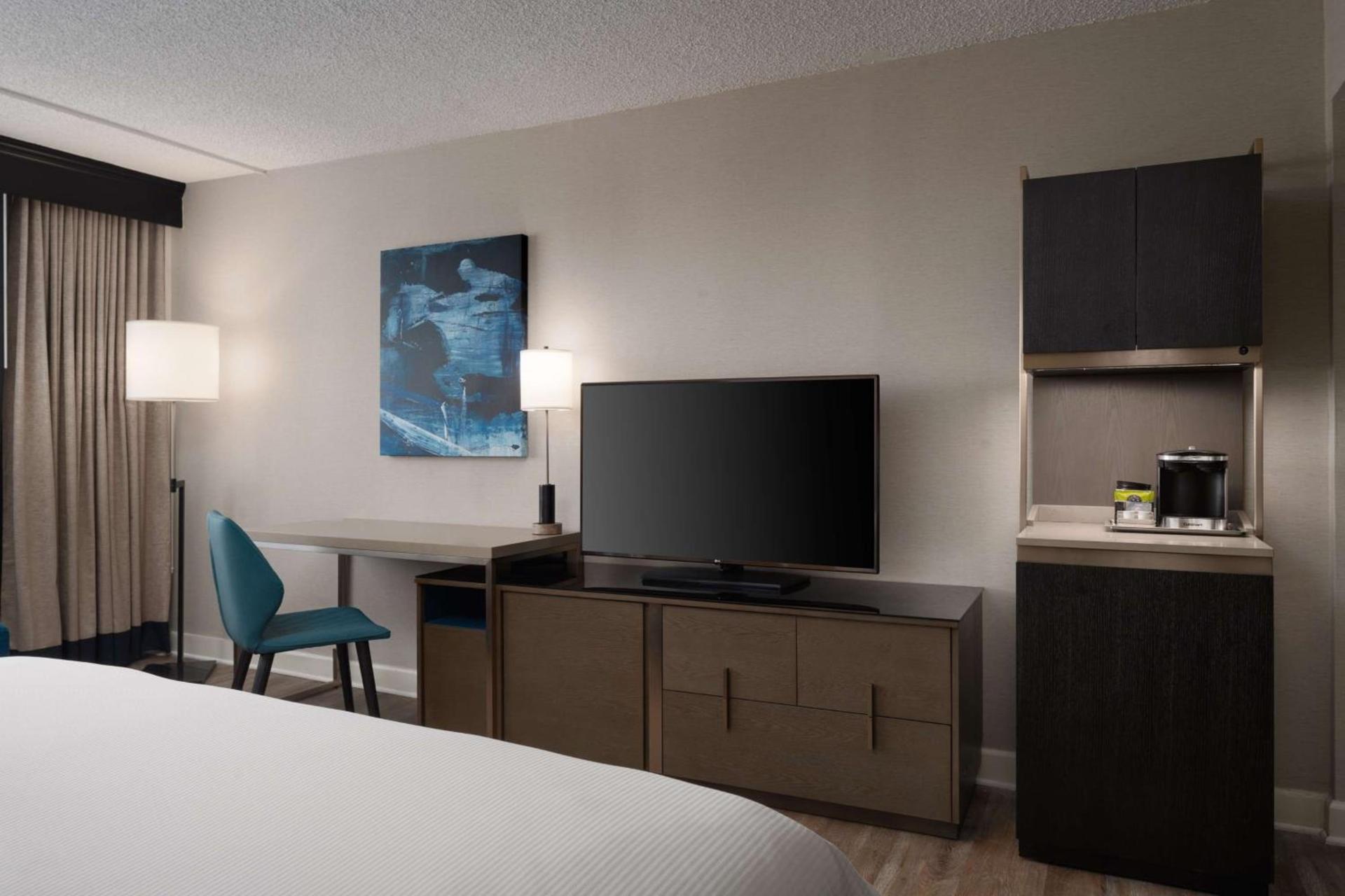 DoubleTree By Hilton Baltimore North Pikesville photo 35