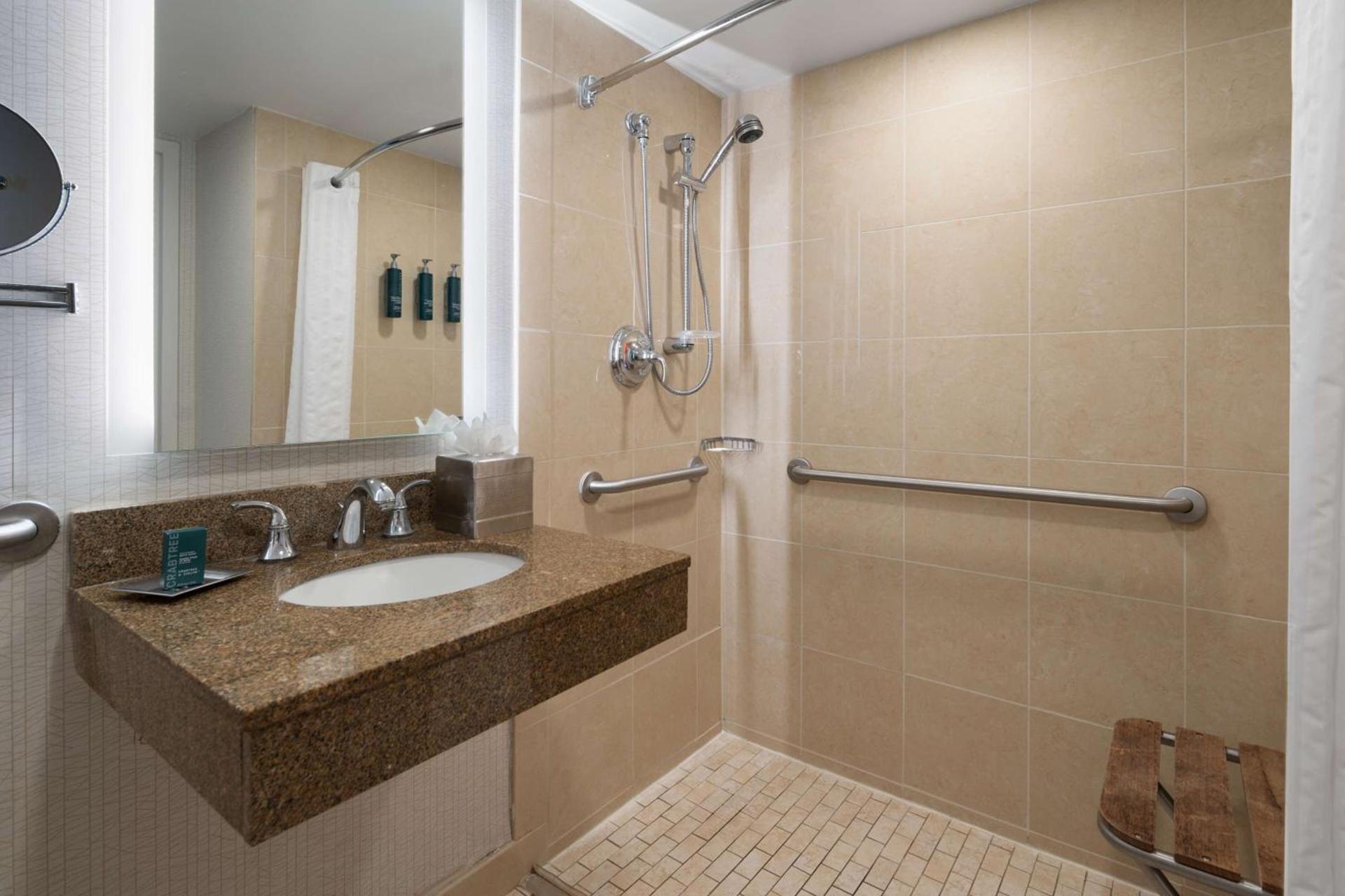 DoubleTree By Hilton Baltimore North Pikesville photo 36