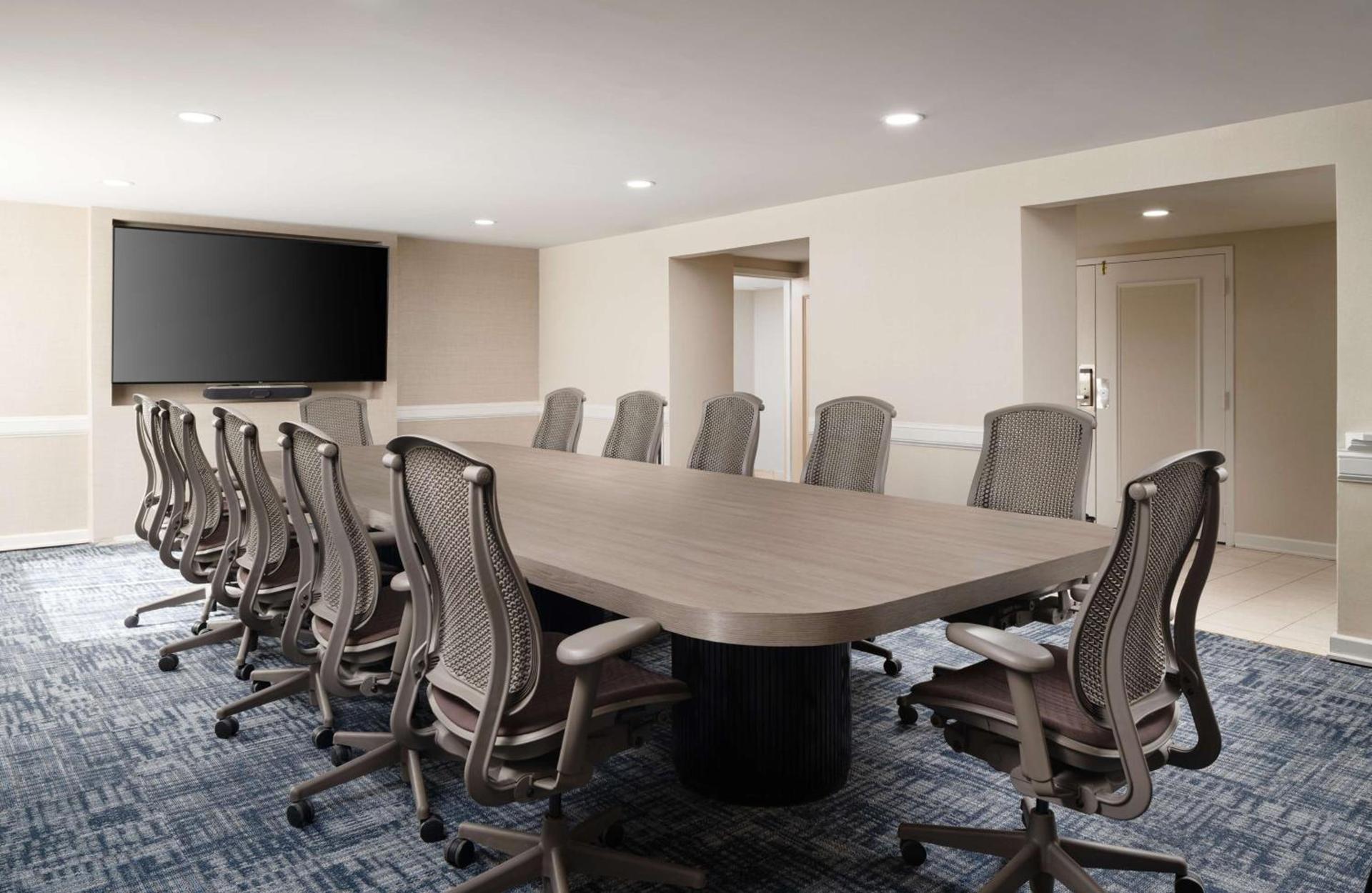 DoubleTree By Hilton Baltimore North Pikesville photo 49
