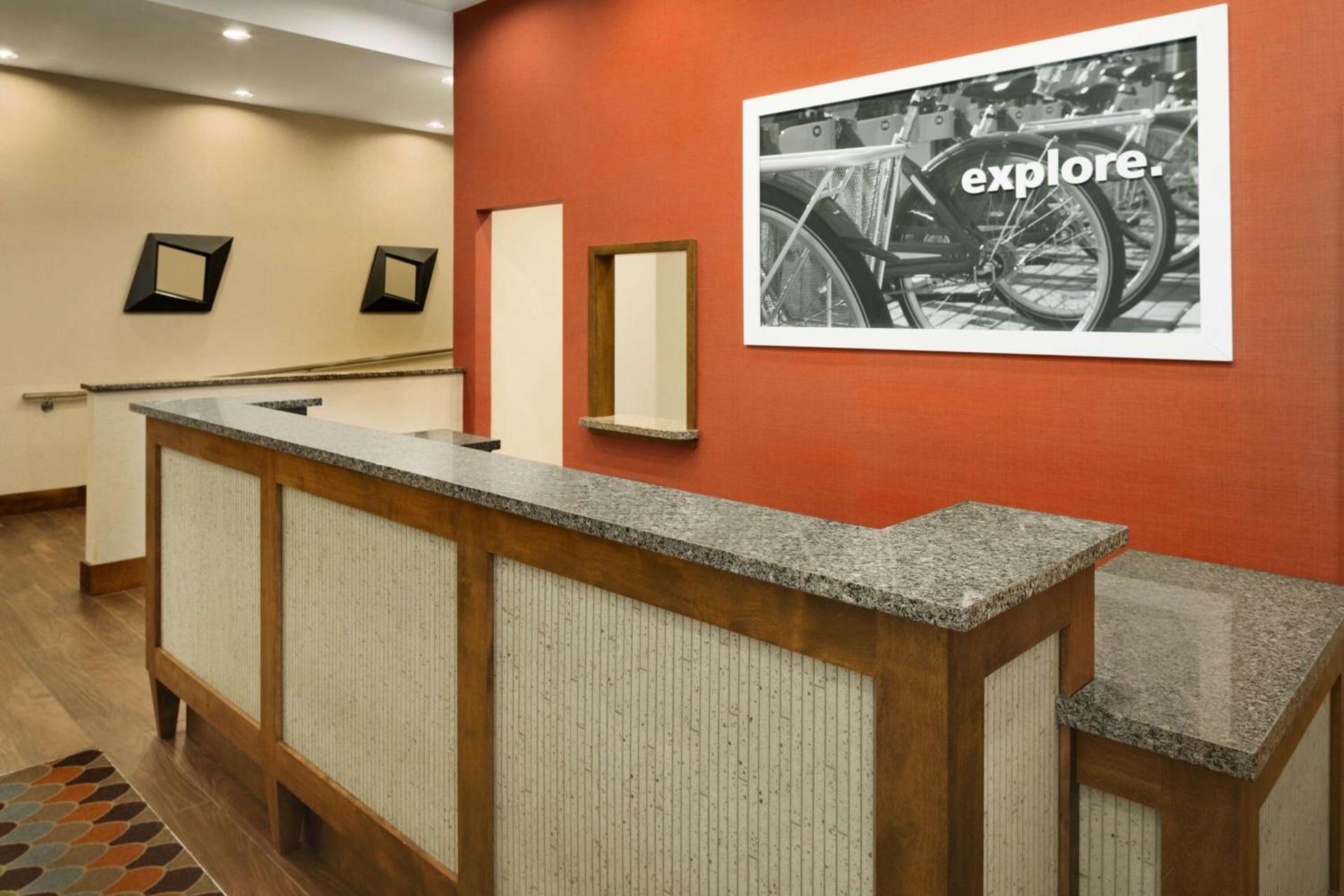 Hampton Inn and Suites Clayton/St. Louis-Galleria Area photo 6