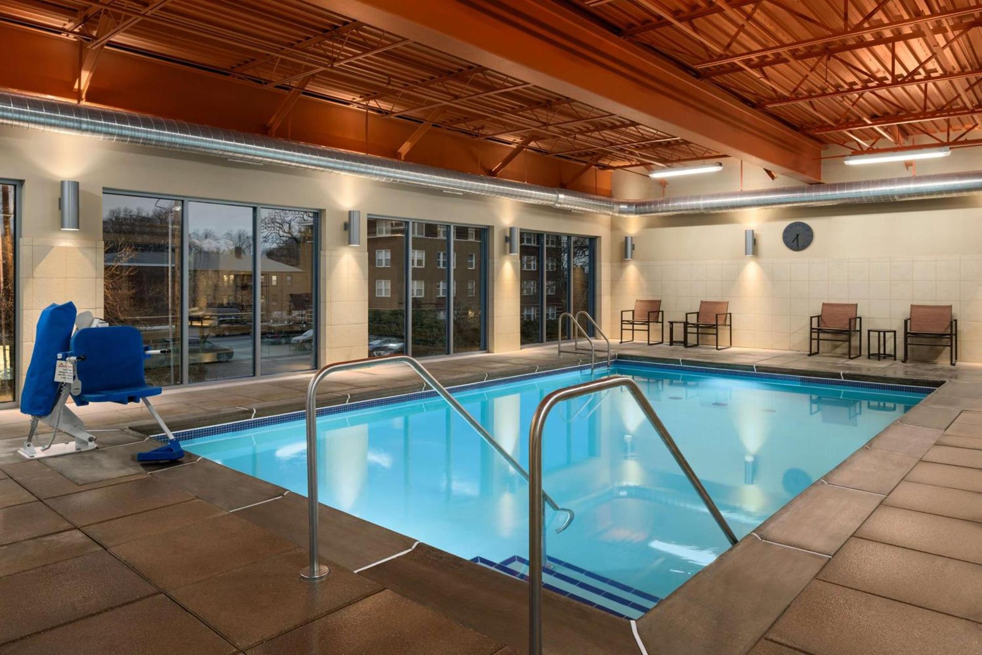 Hampton Inn and Suites Clayton/St. Louis-Galleria Area photo 9