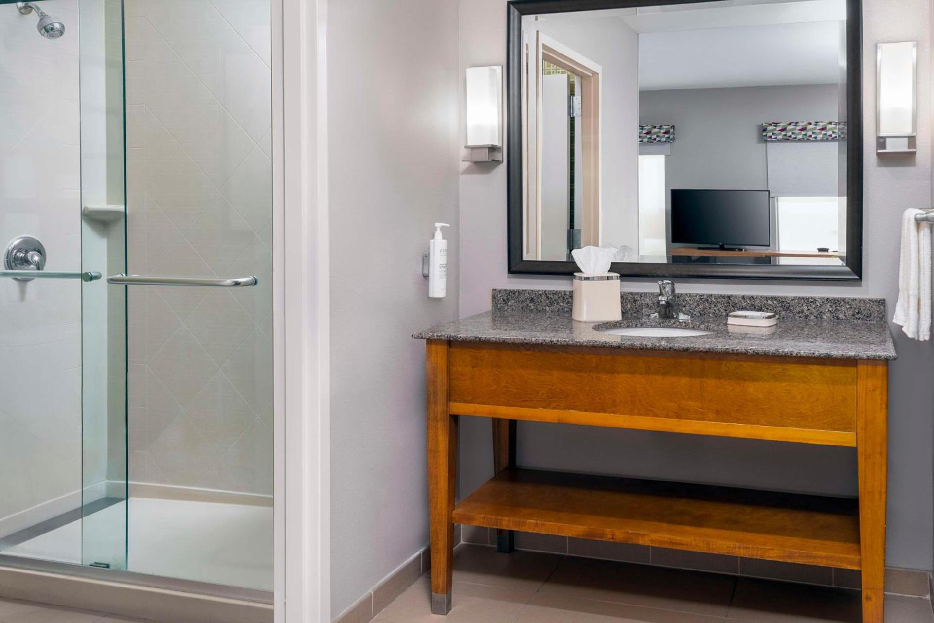 Hampton Inn and Suites Clayton/St. Louis-Galleria Area photo 25