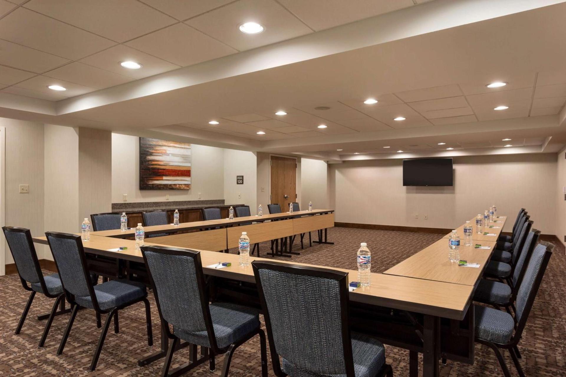 Hampton Inn and Suites Clayton/St. Louis-Galleria Area photo 35