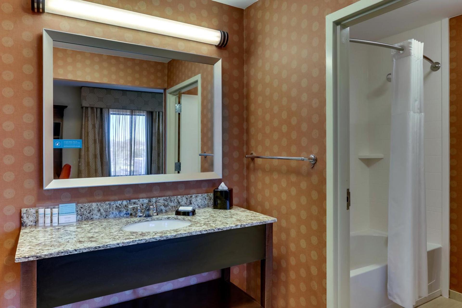 Hampton Inn & Suites - Hartsville, SC photo 40